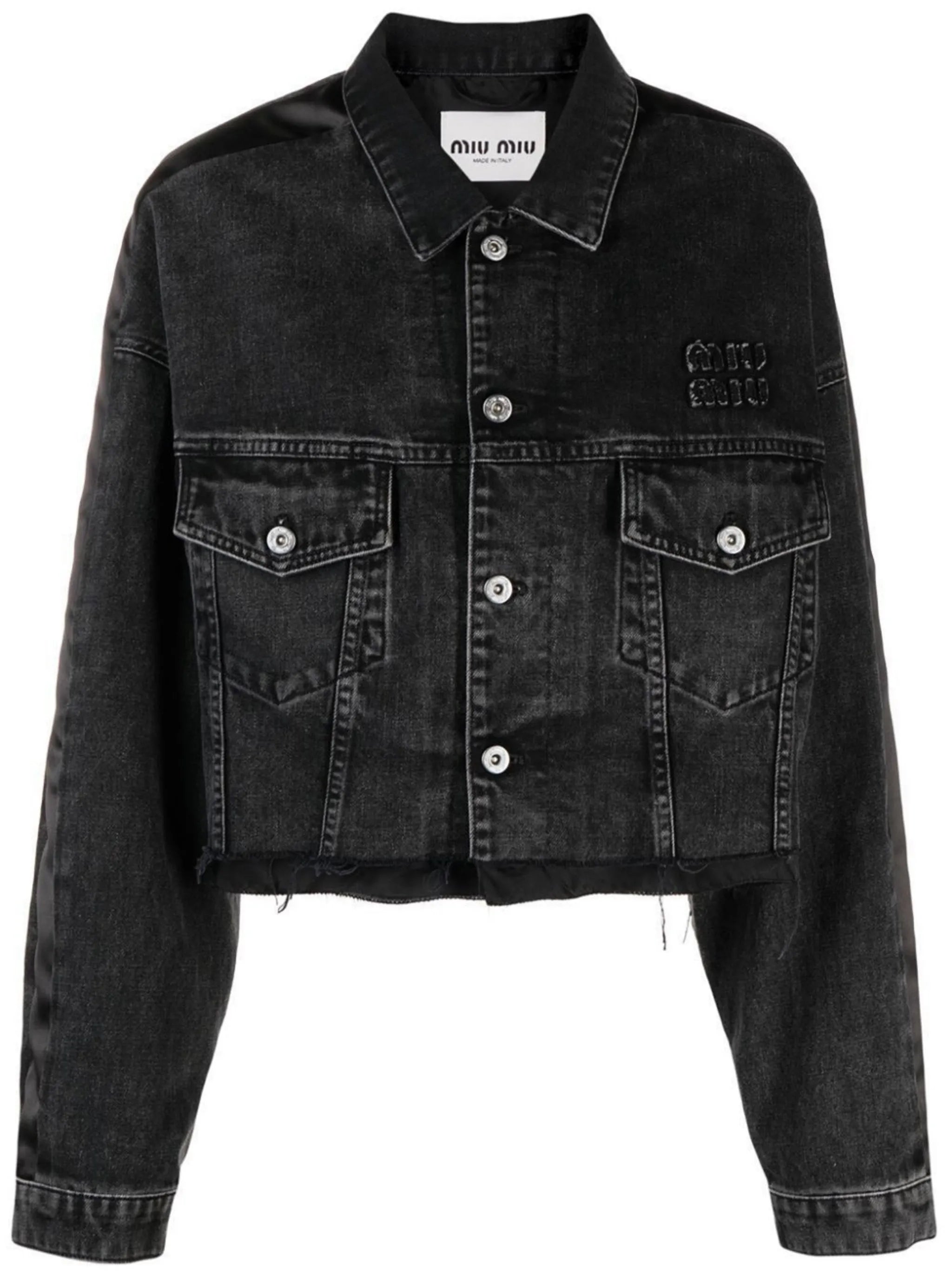 button-fastening denim jacket