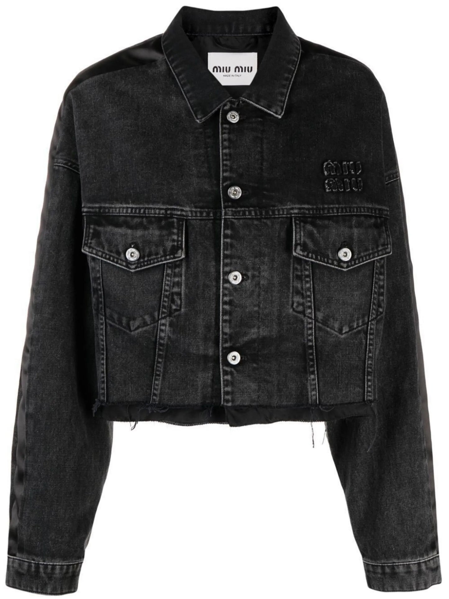 button-fastening denim jacket