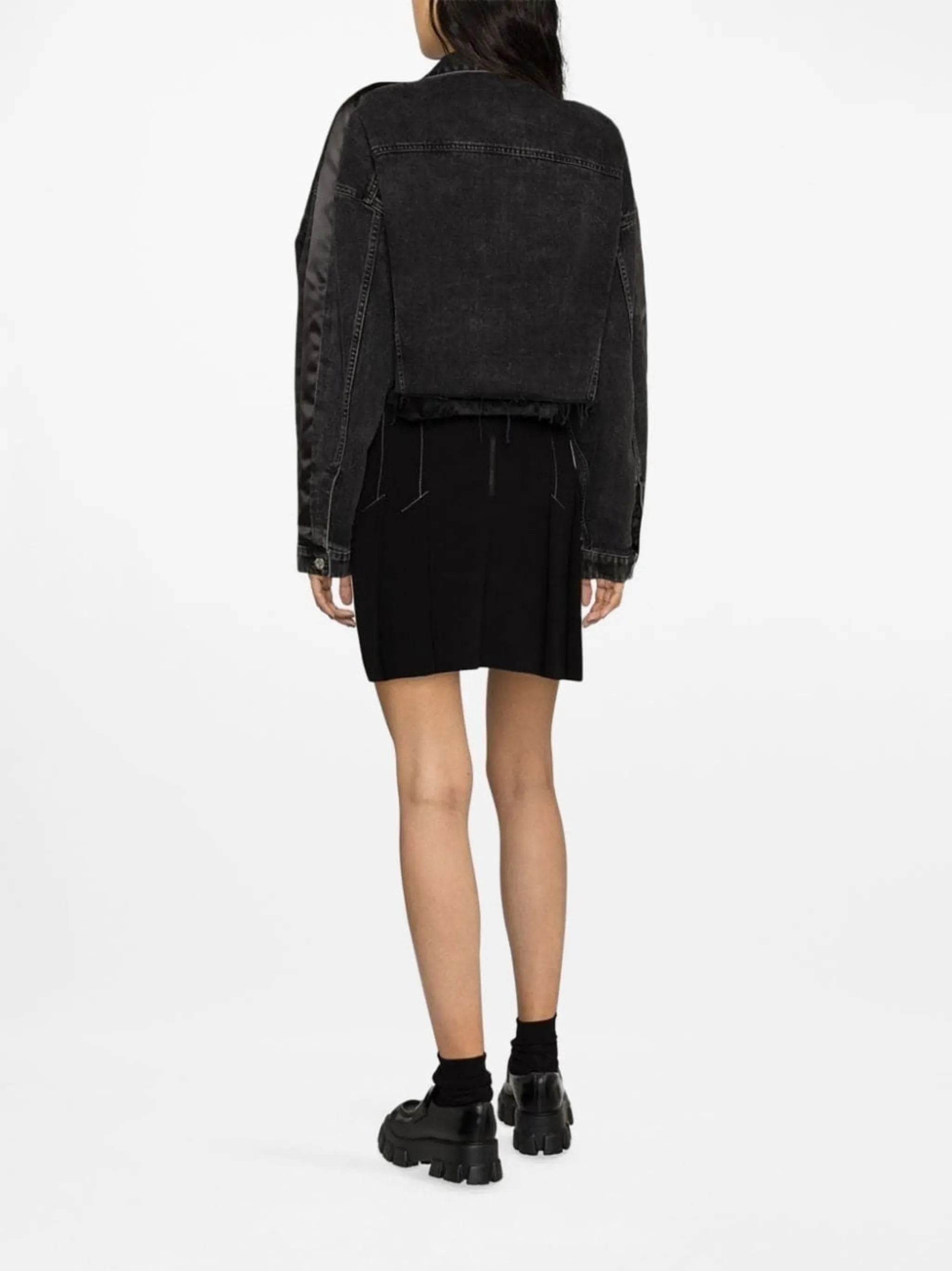 button-fastening denim jacket