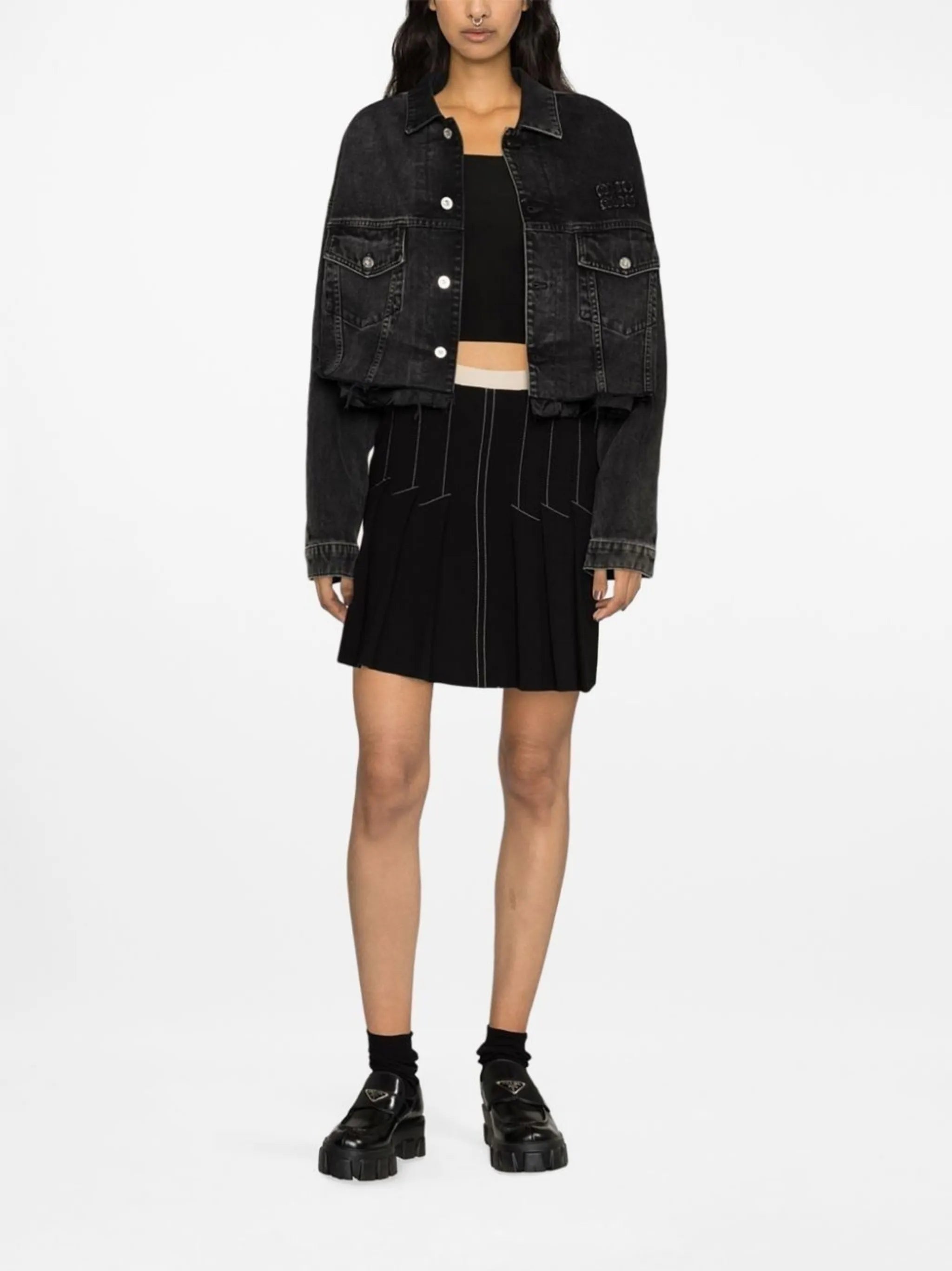 button-fastening denim jacket