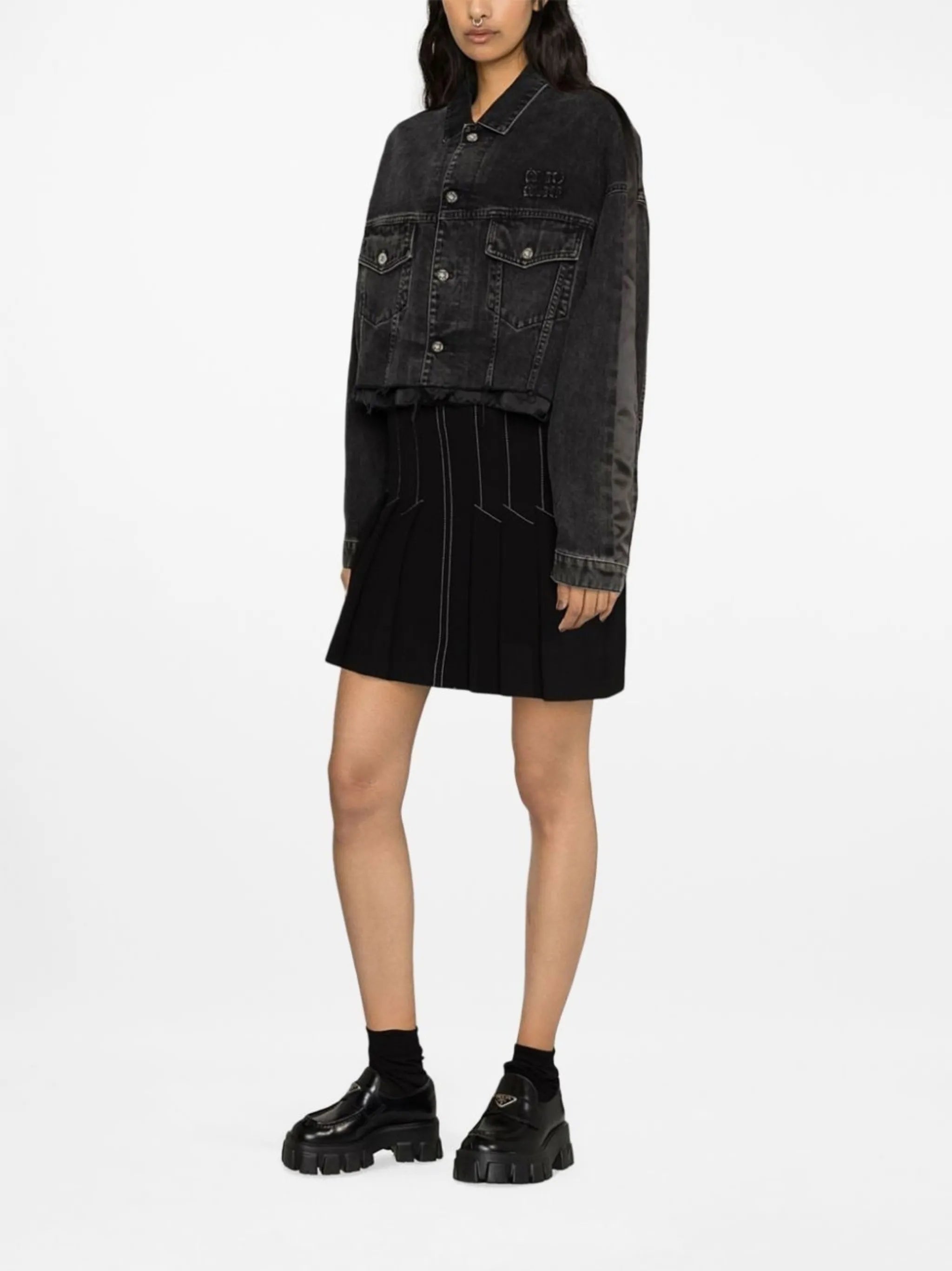 button-fastening denim jacket