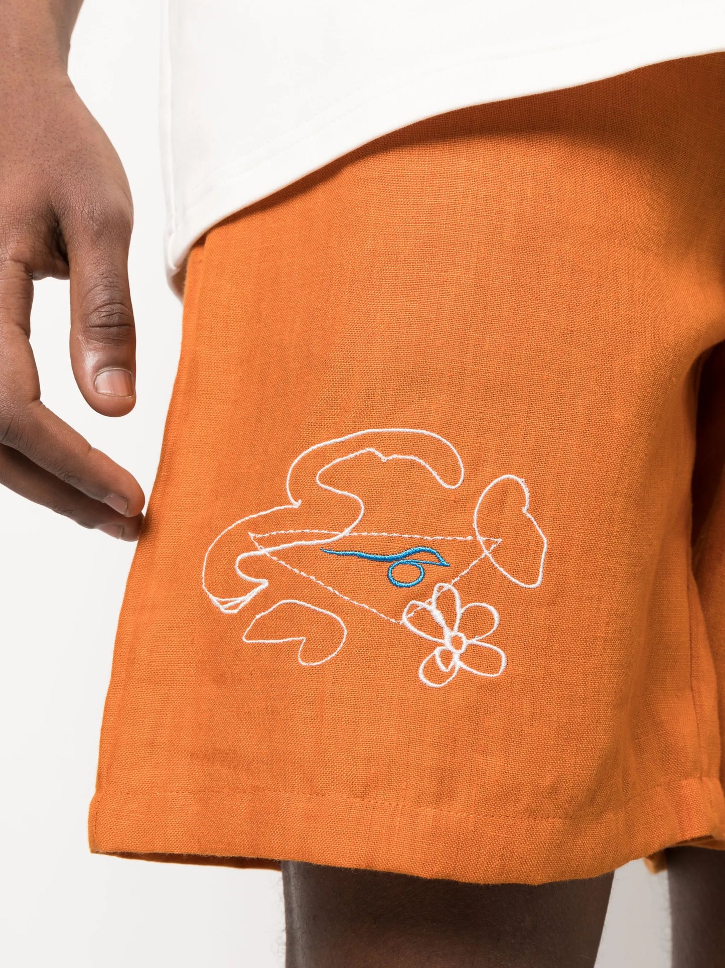 embroidered-detail elasticated-waist shorts