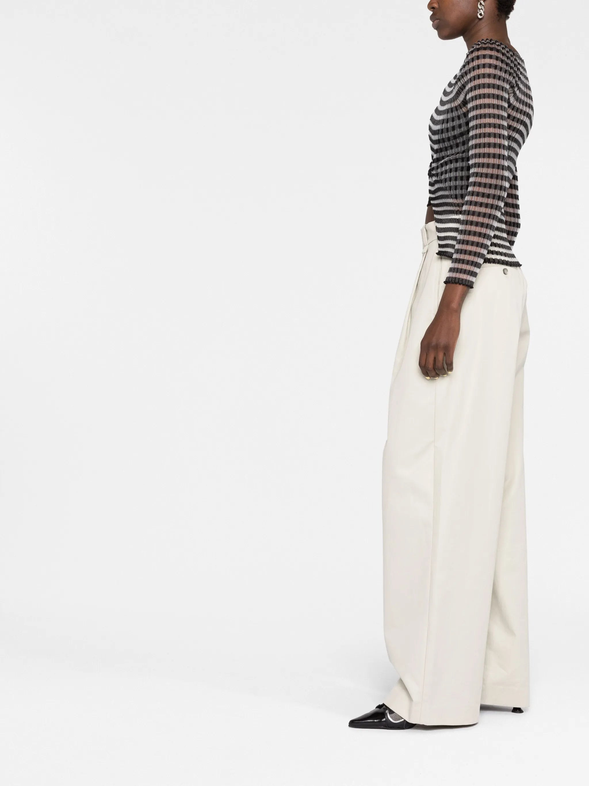 tie-fastening striped top