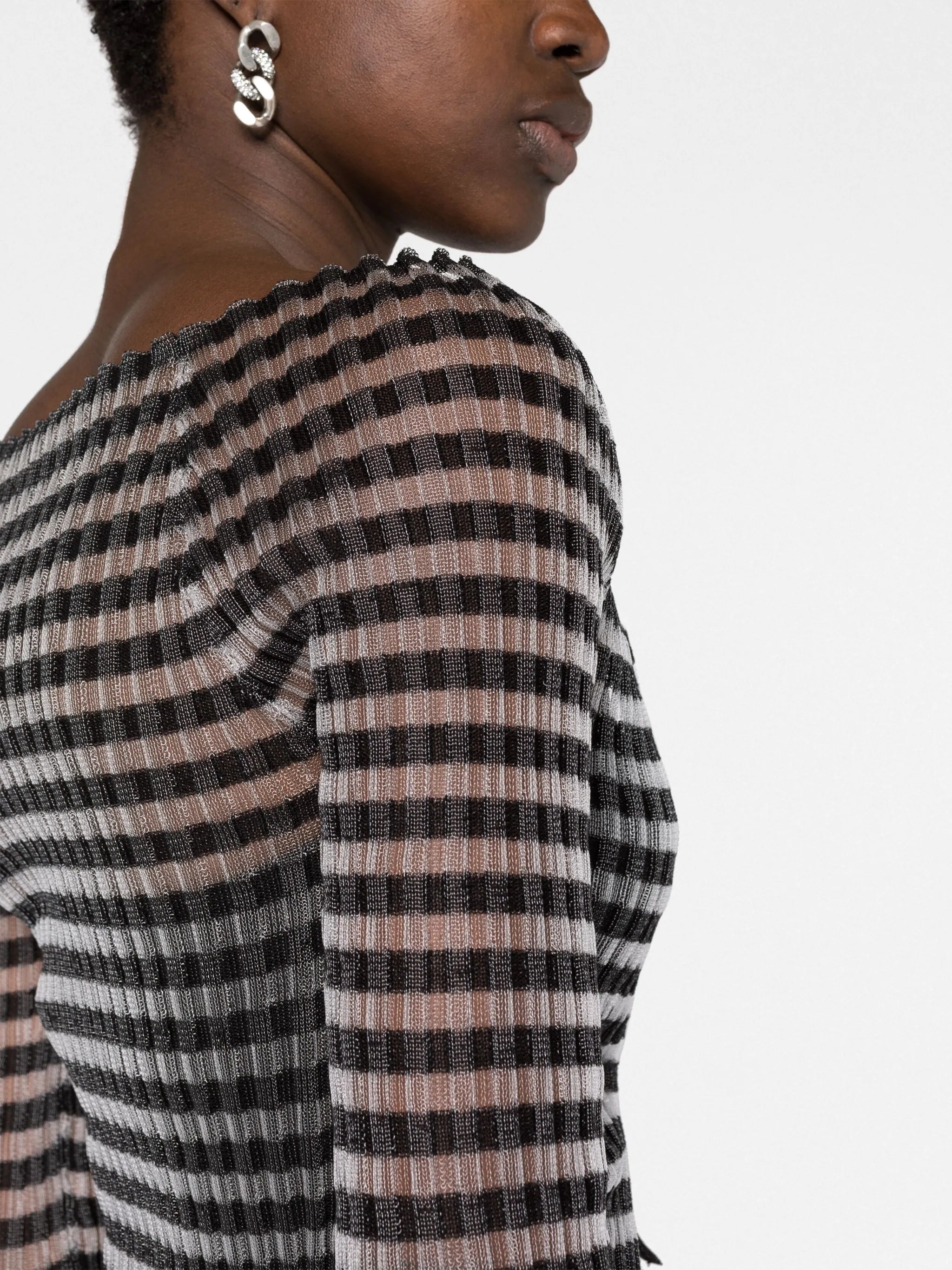 tie-fastening striped top