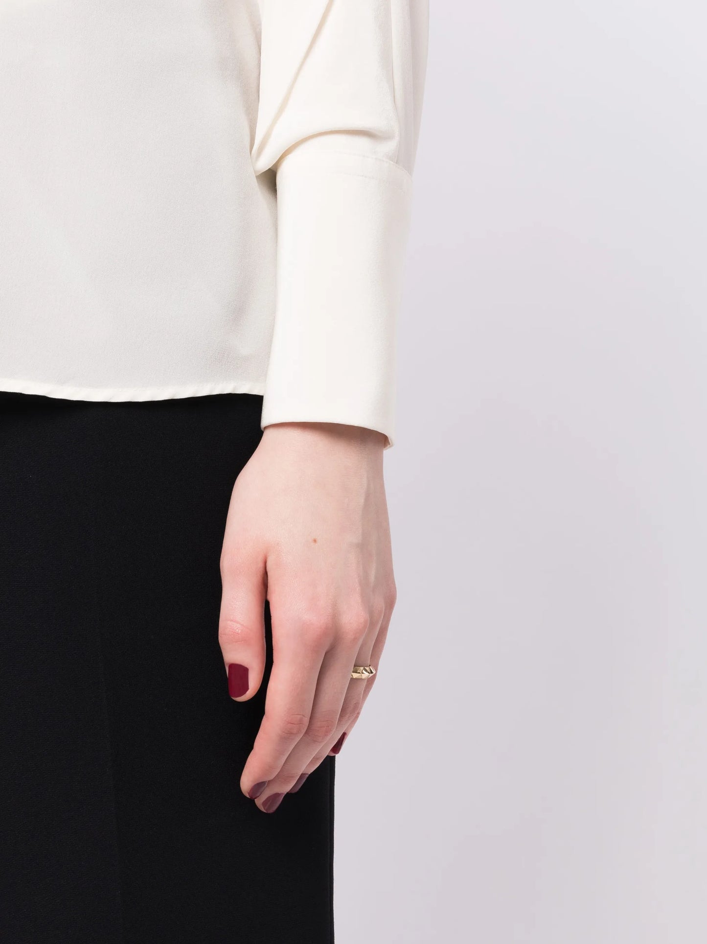 18kt yellow gold Knife Edge band ring