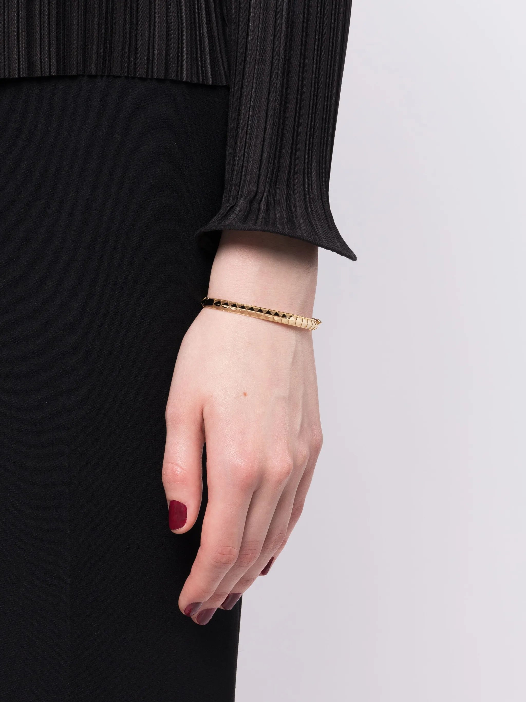 18kt yellow gold Knife Edge bangle