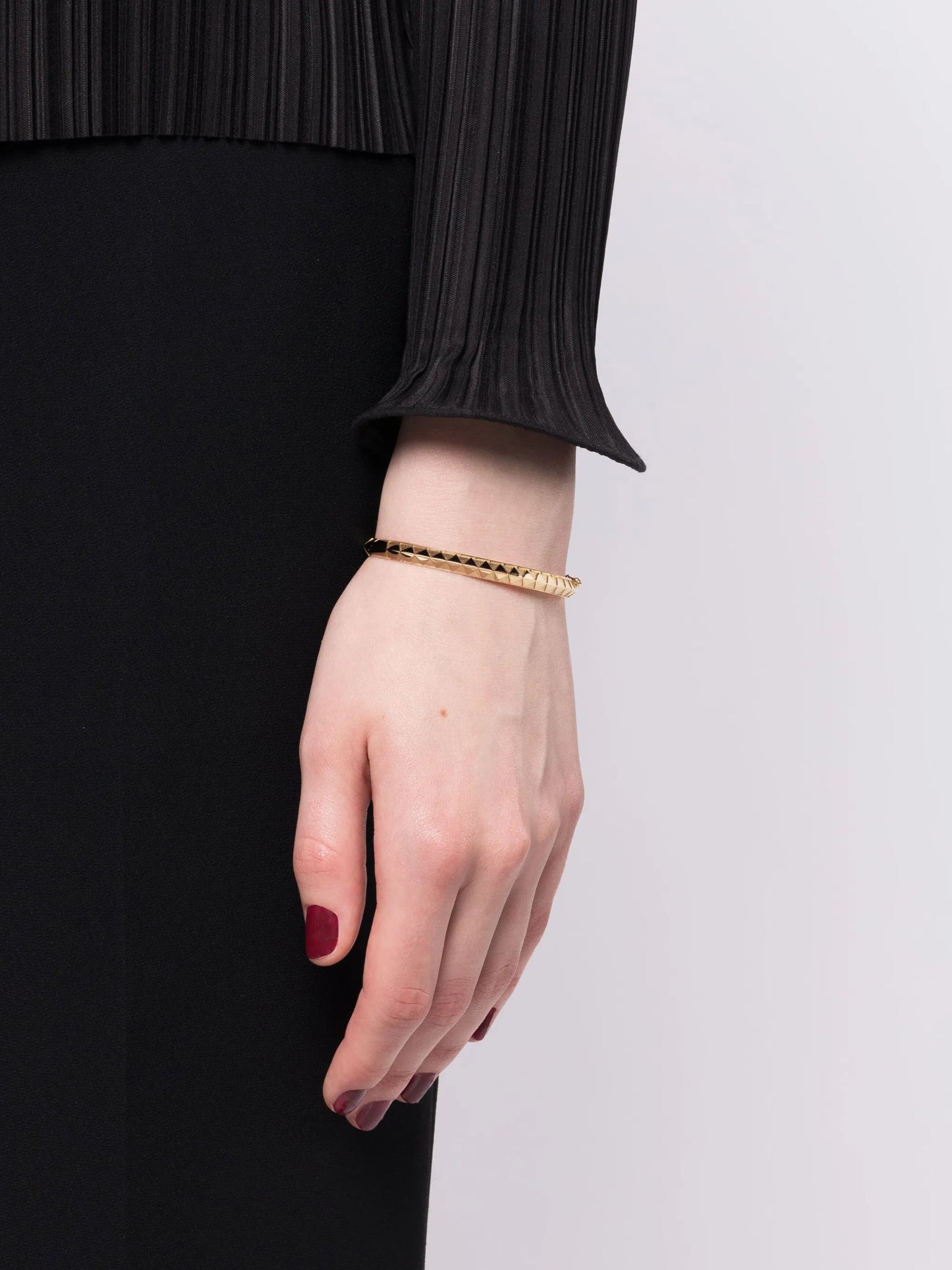 18kt yellow gold Knife Edge bangle