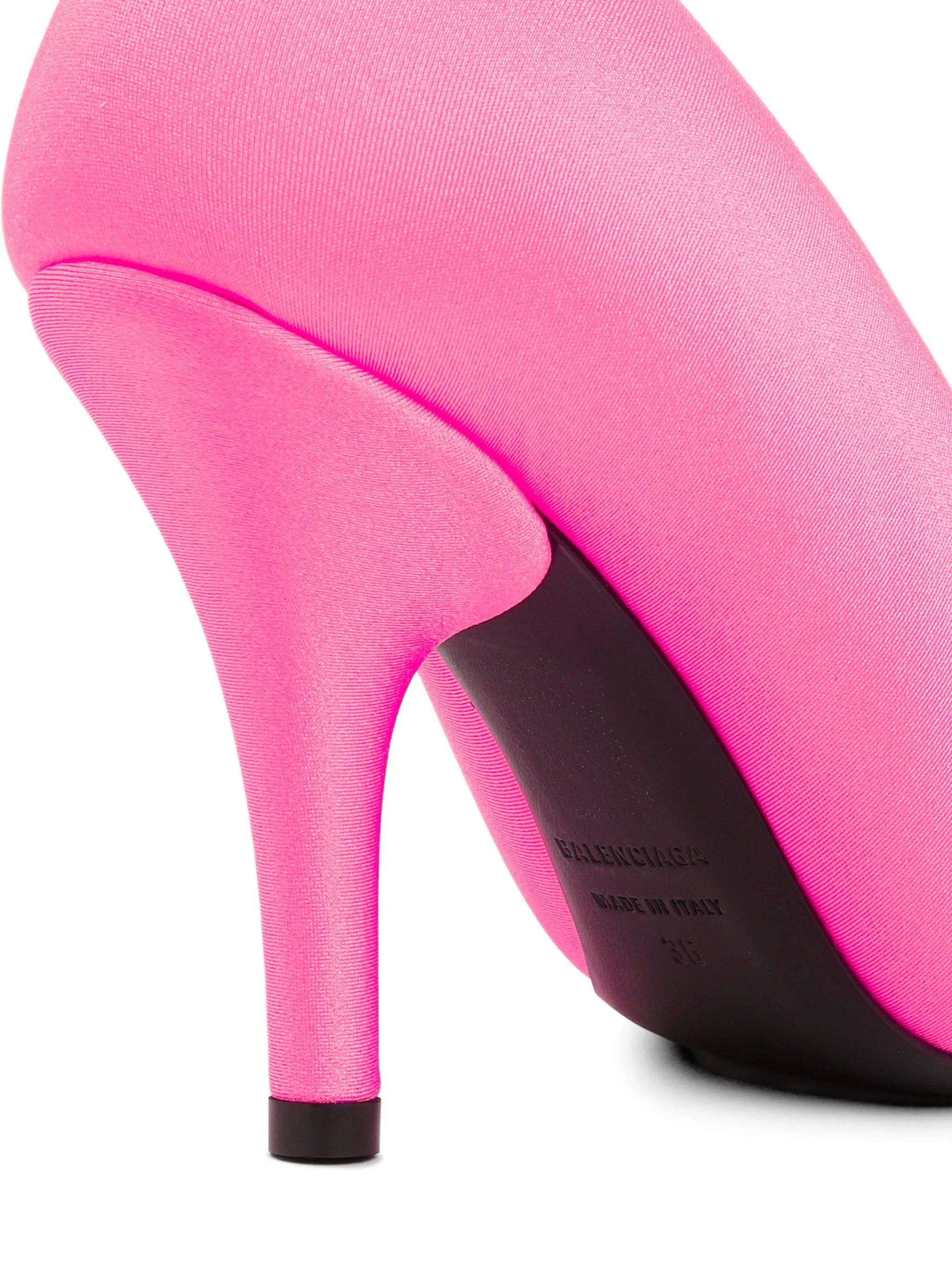 XL padded pumps
