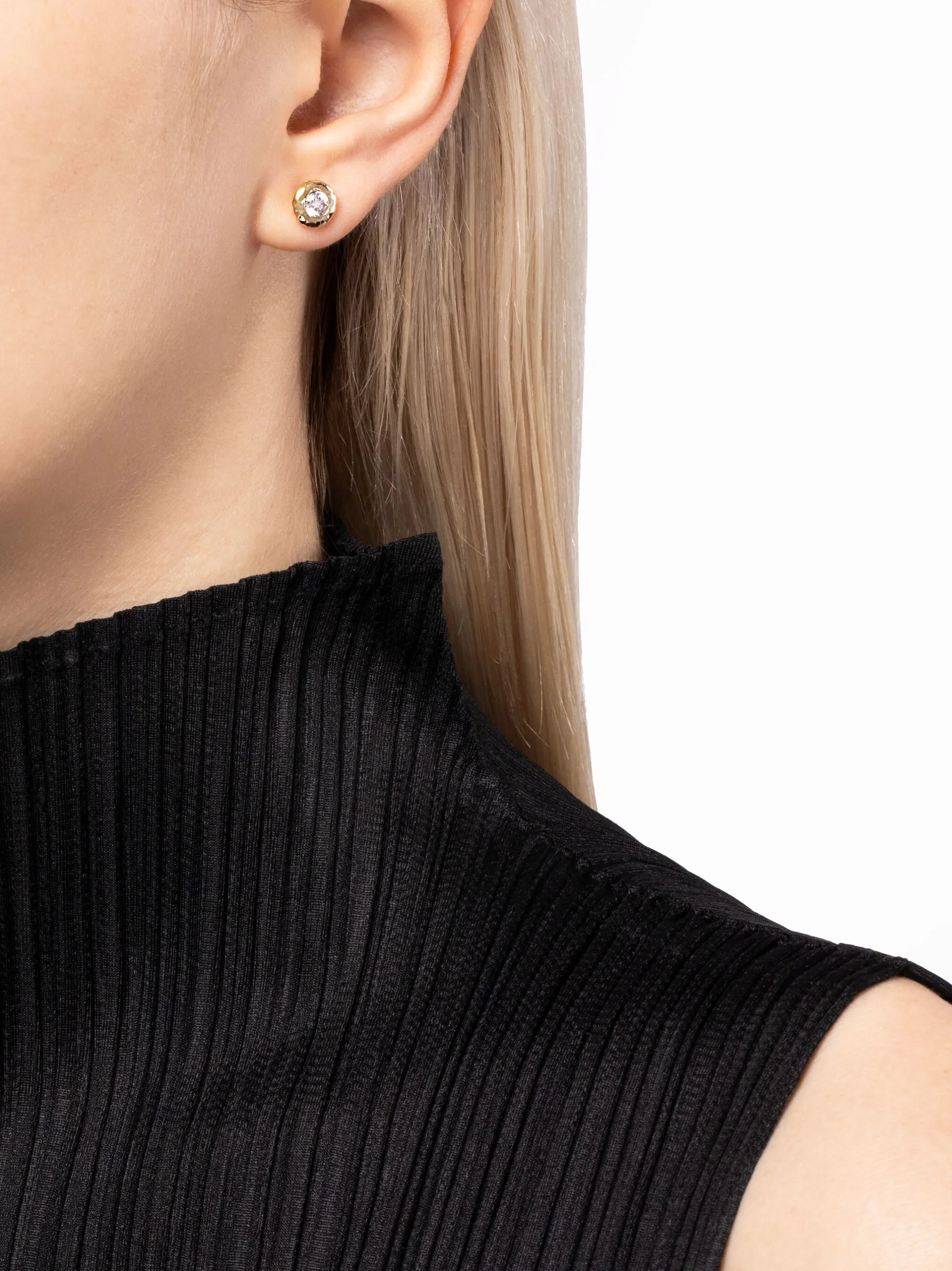 18kt yellow gold diamond stud earring