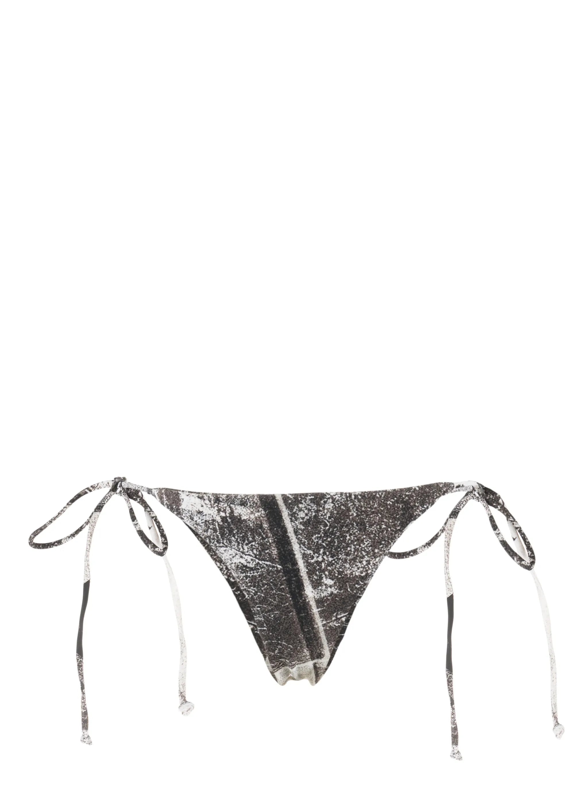 tie-fastening bikini bottoms