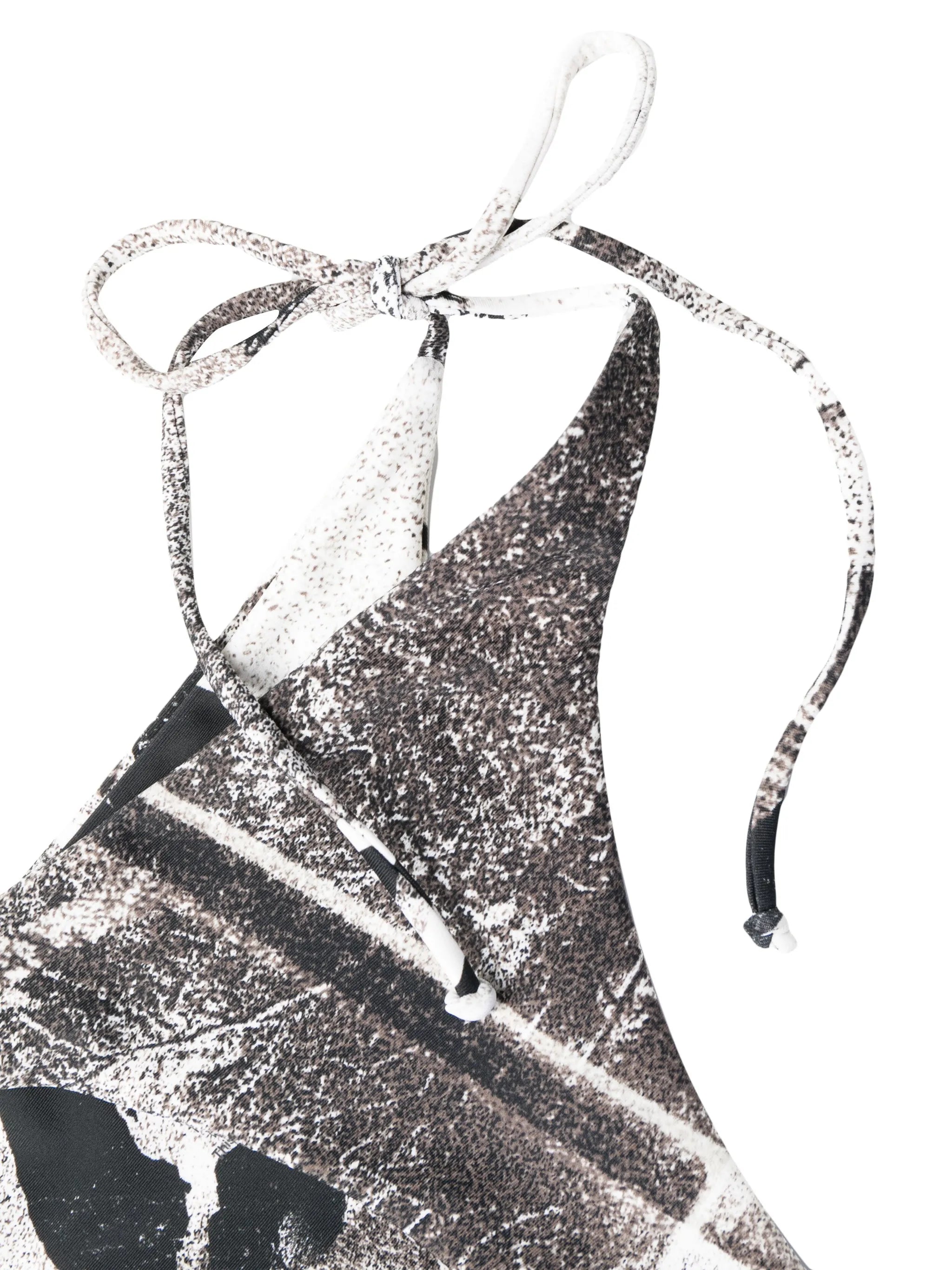 tie-fastening bikini bottoms