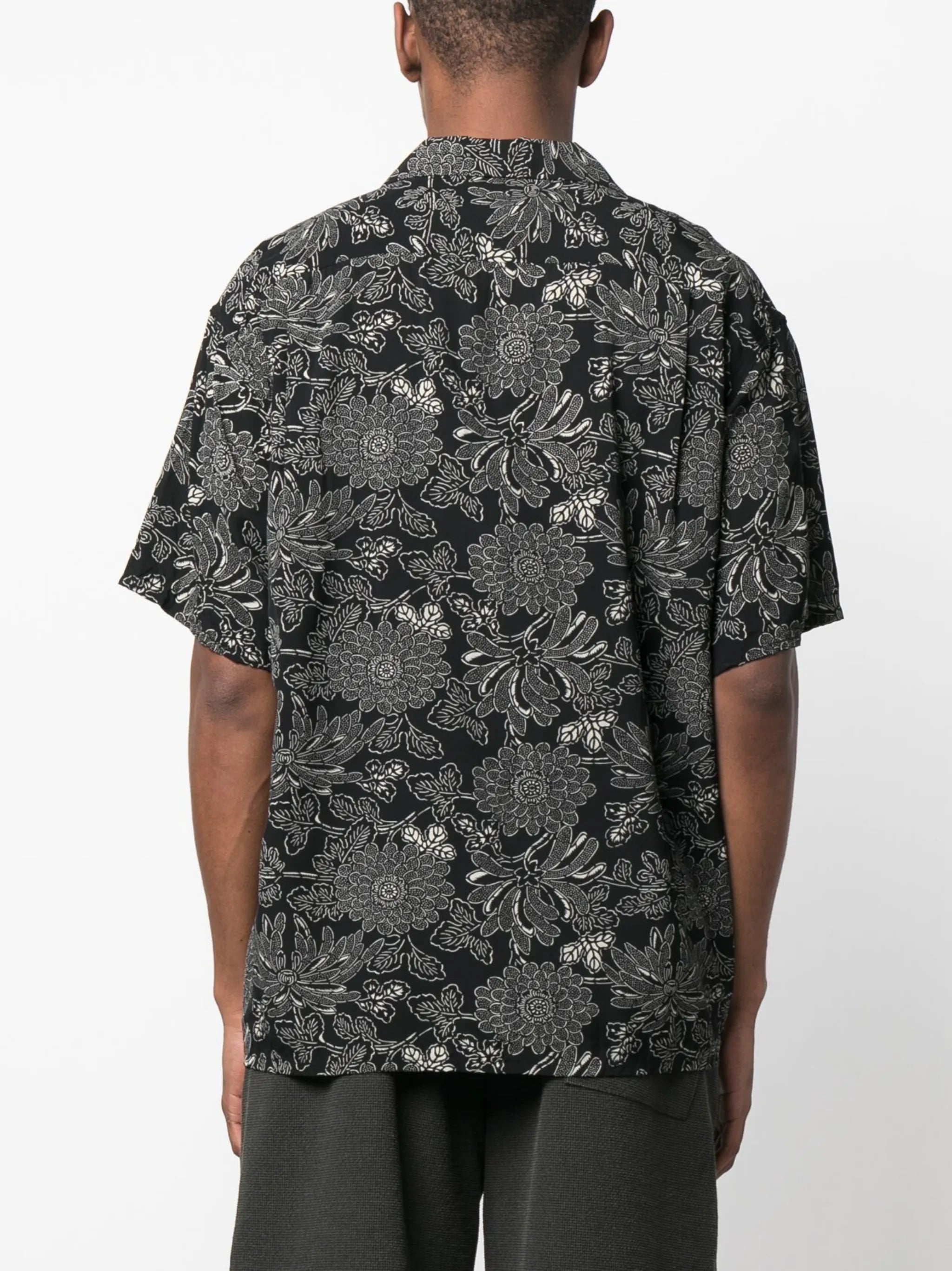 floral-print short-sleeved shirt