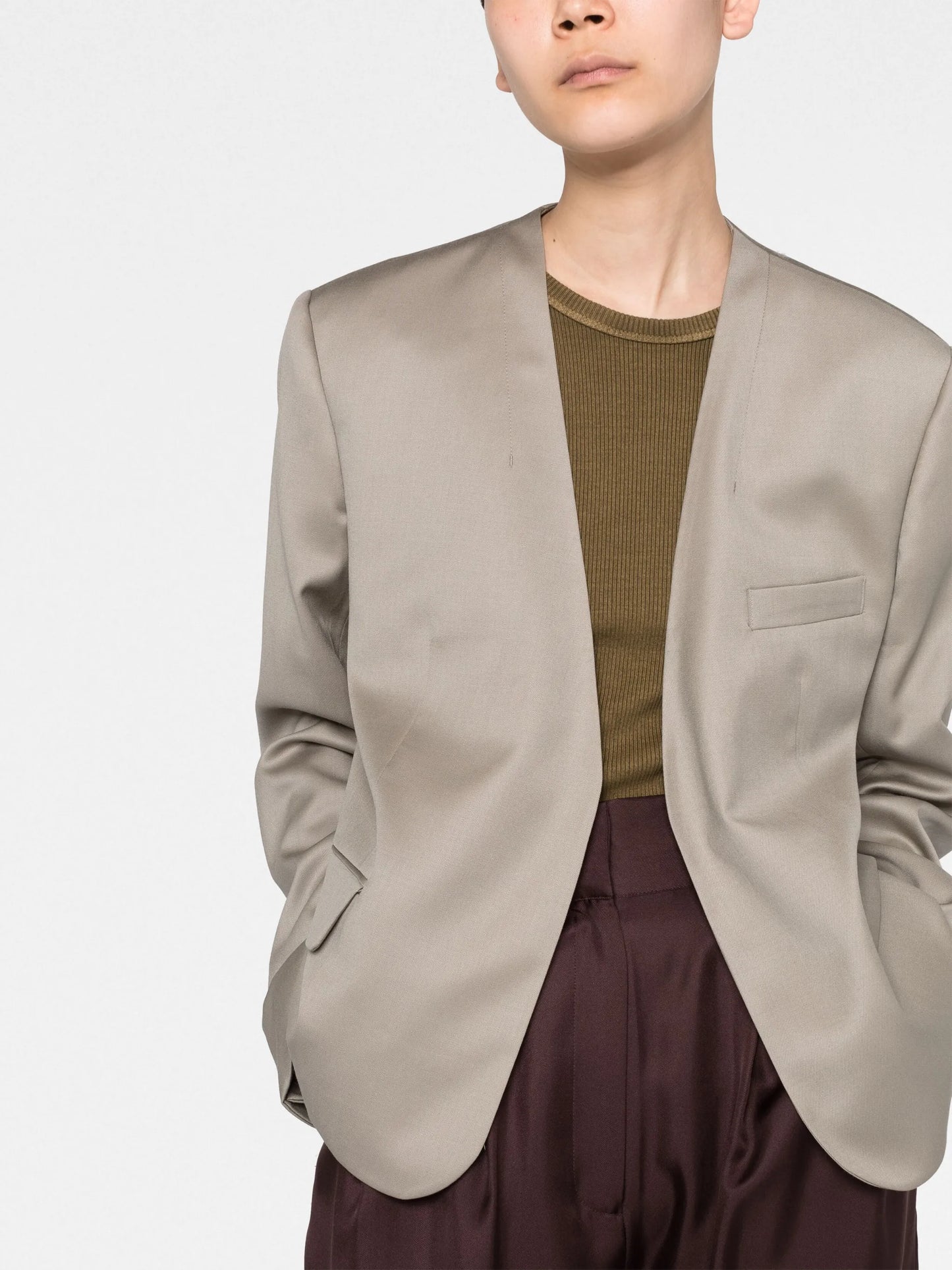 V-neck collarless blazer