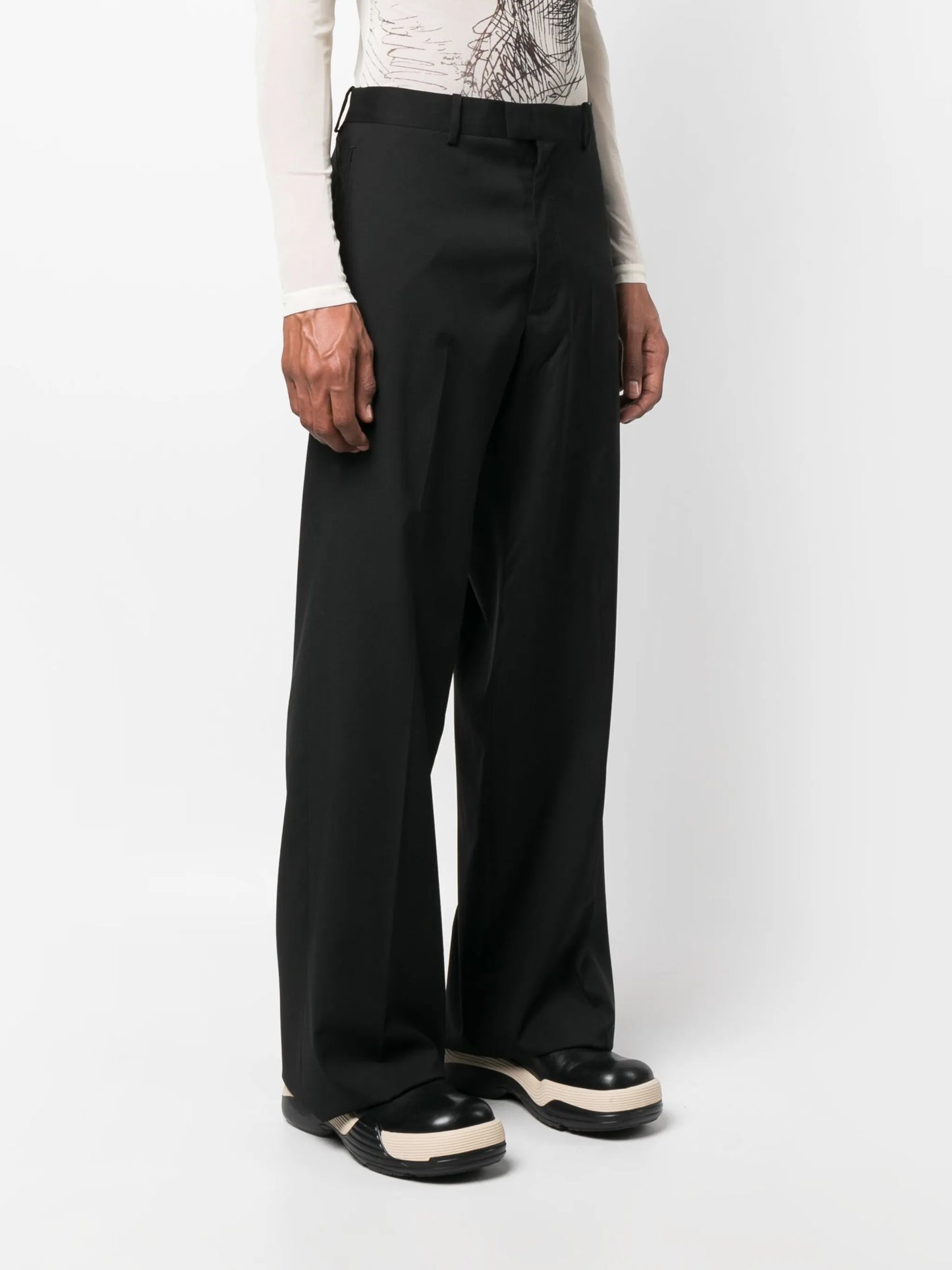 straight-leg trousers