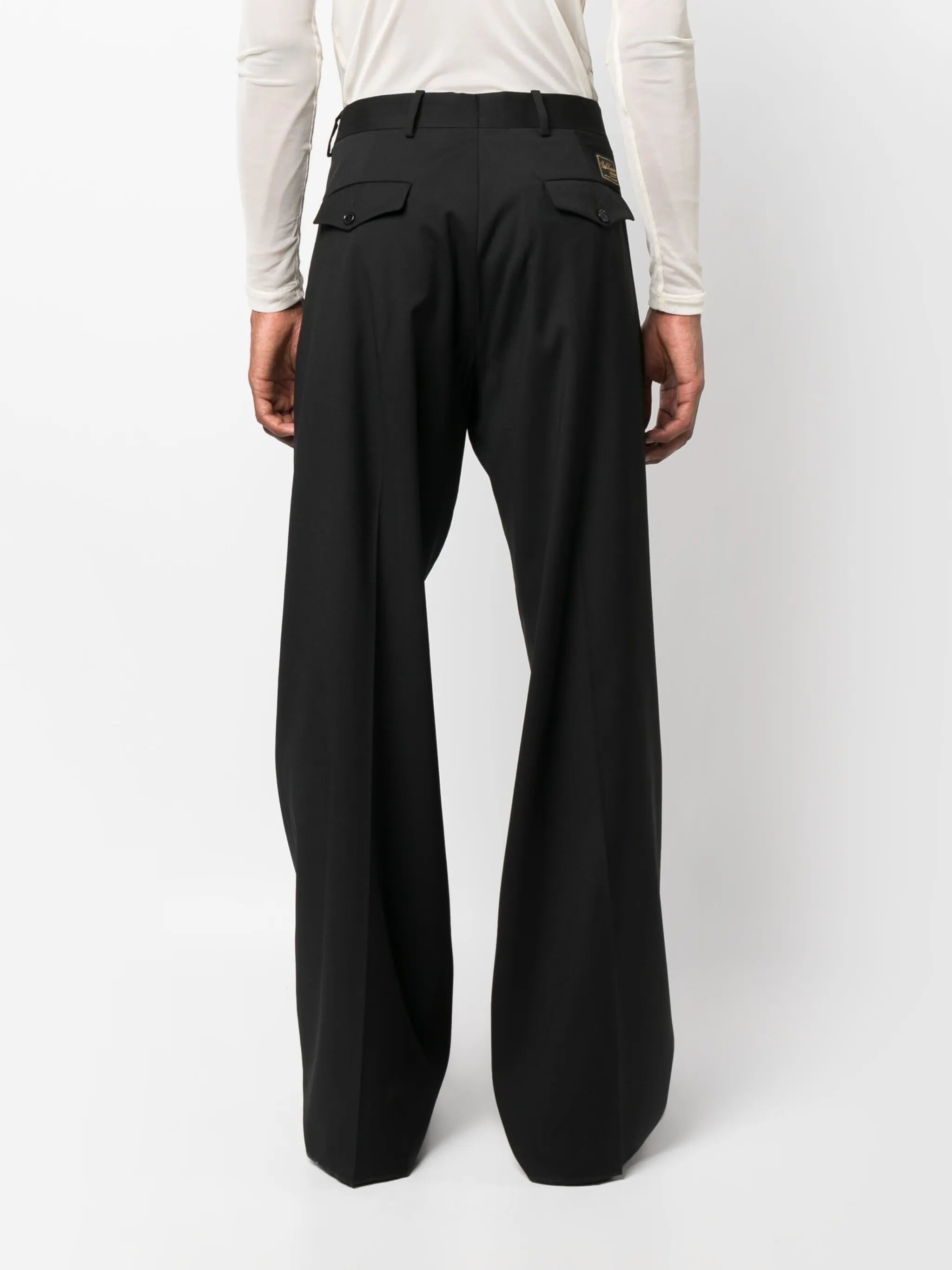 straight-leg trousers