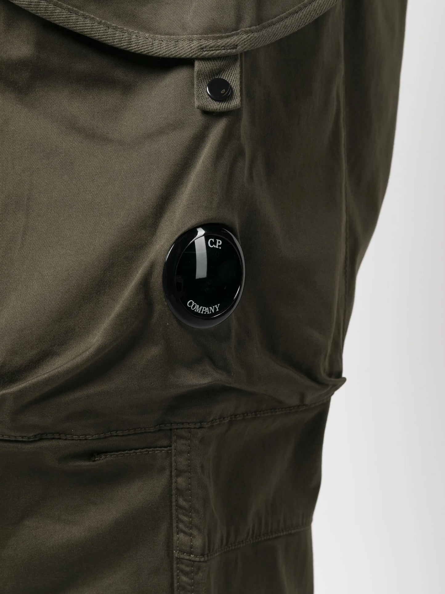 Lens-detail cargo-pocket trousers