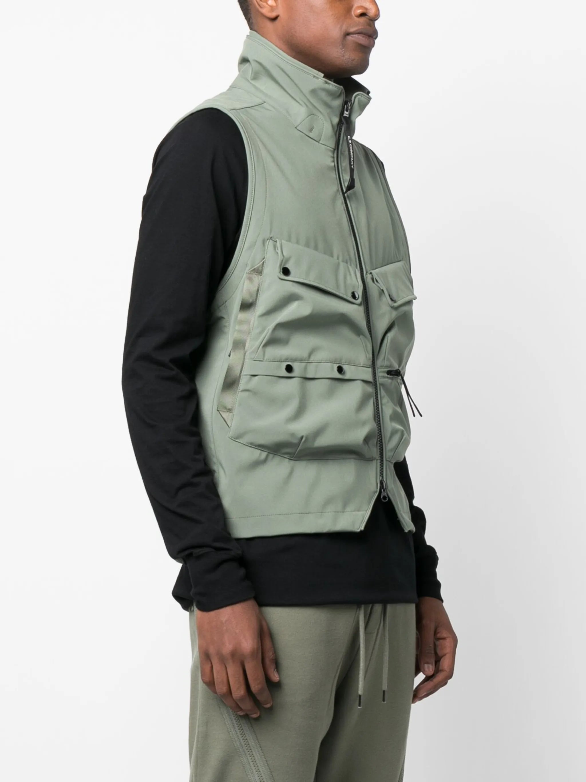 Lens-detail multi-pocket vest