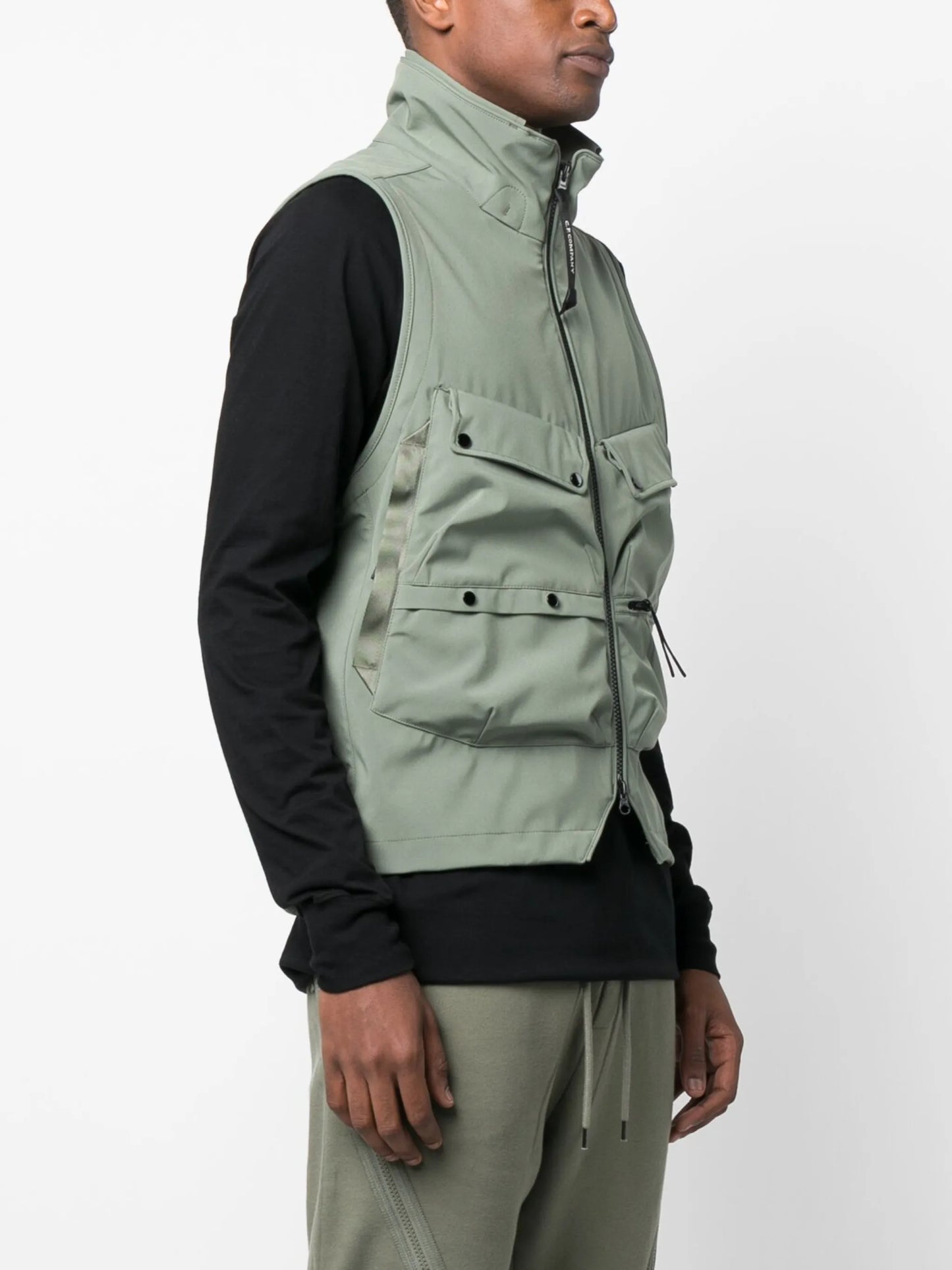 Lens-detail multi-pocket vest