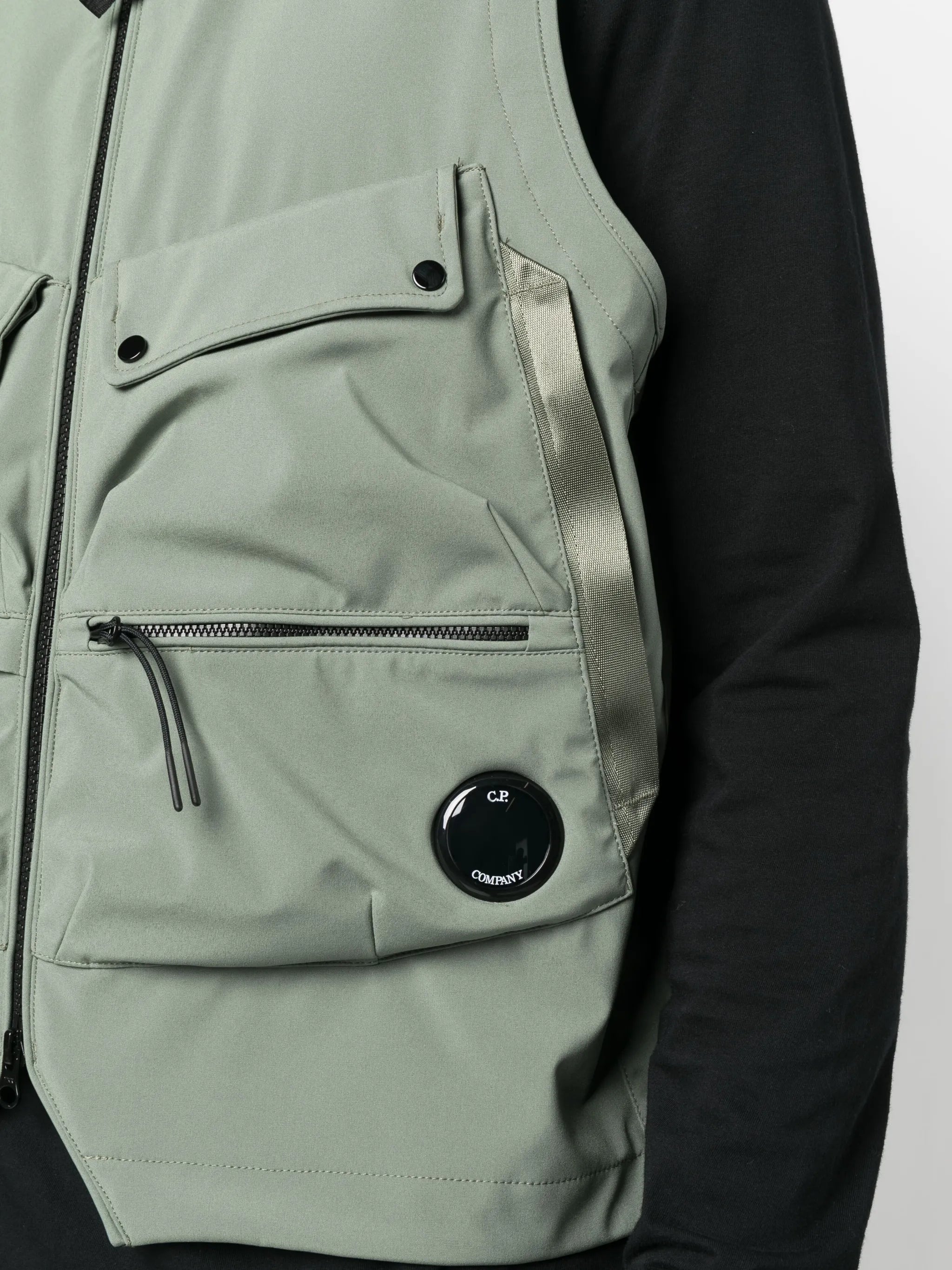 Lens-detail multi-pocket vest
