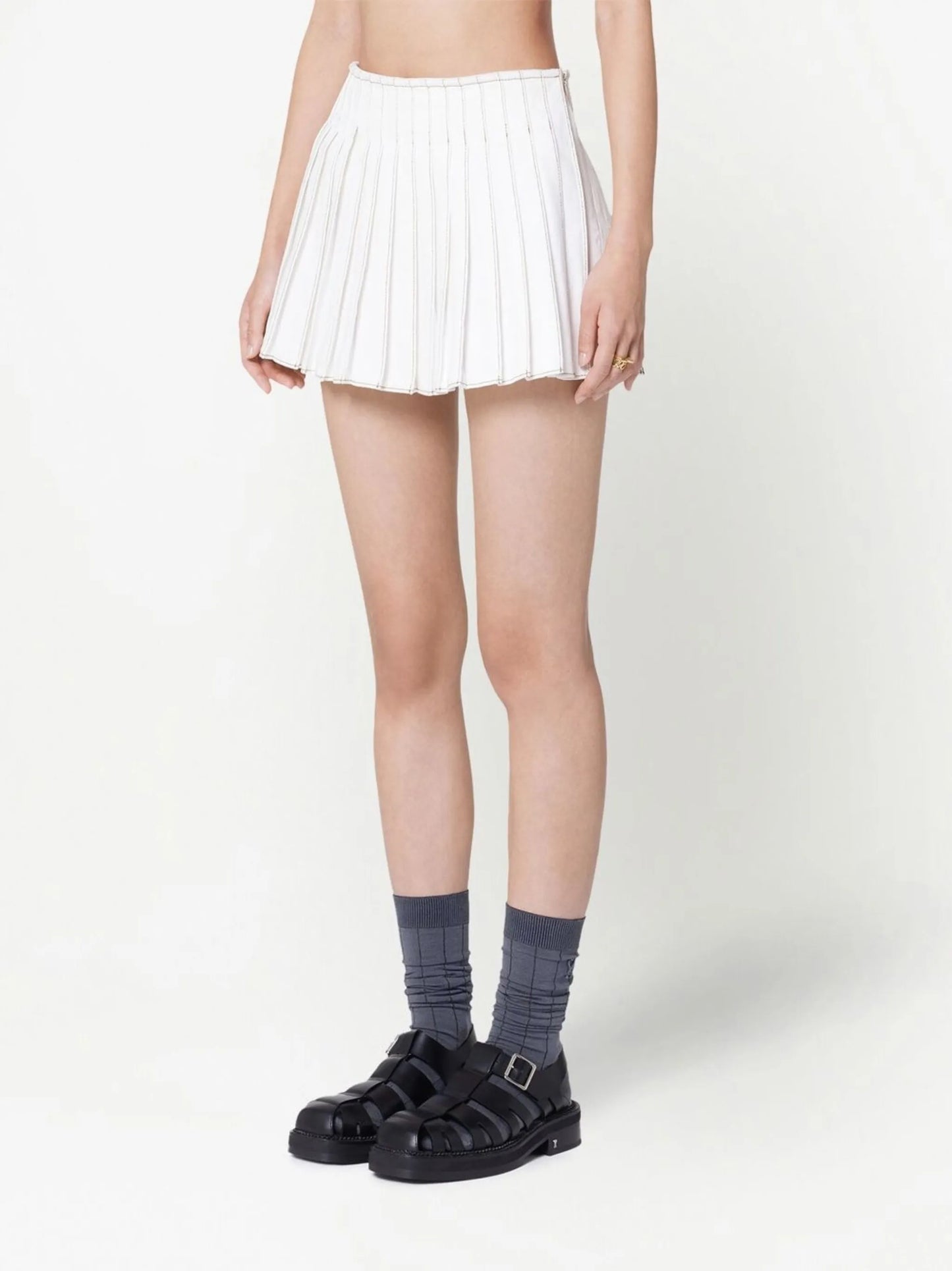 high-waisted pleated mini skirt