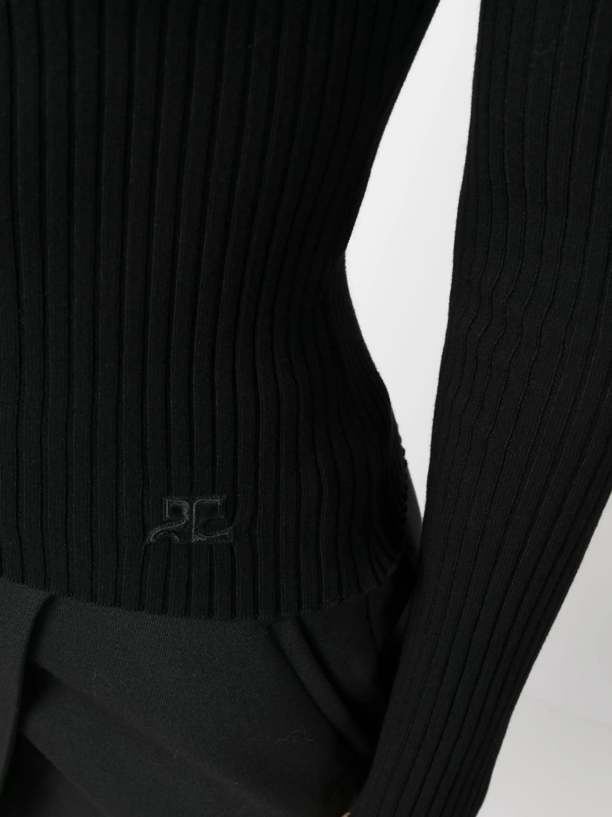 V-neck ribbed jumper