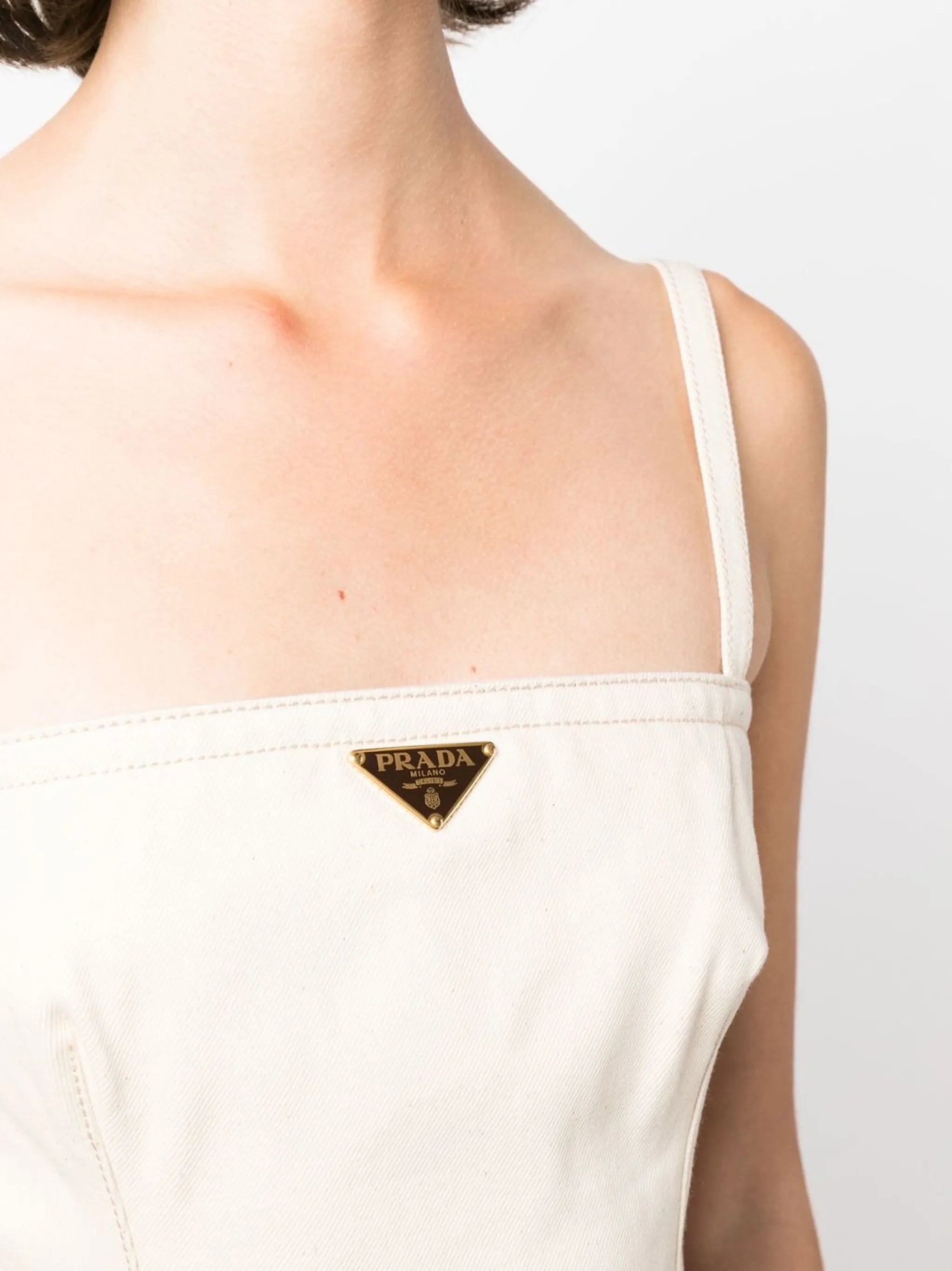 logo-plaque cropped top
