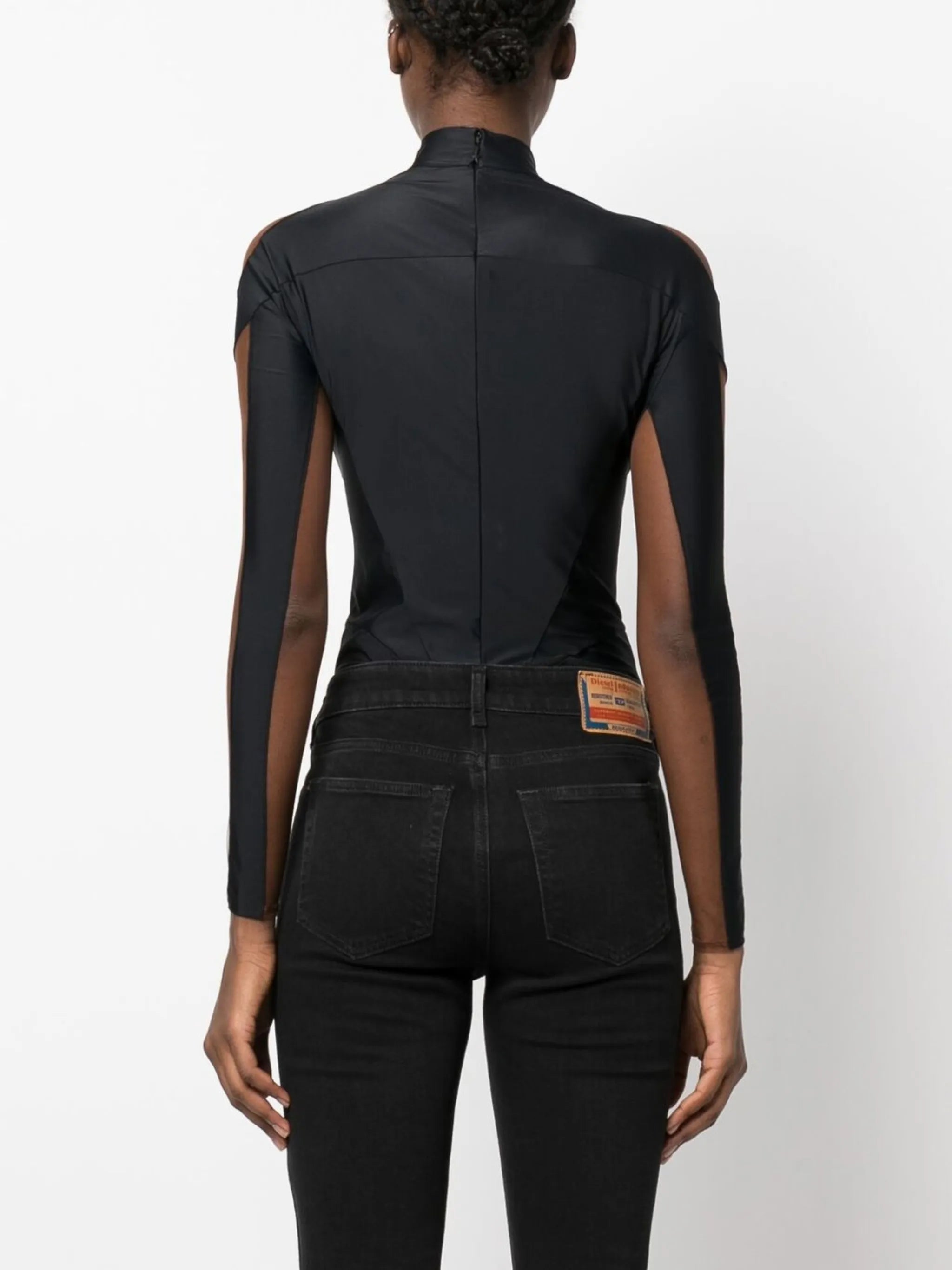 logo-lettering sheer-panel body
