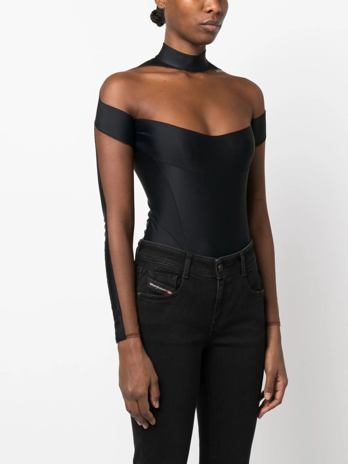 logo-lettering sheer-panel body