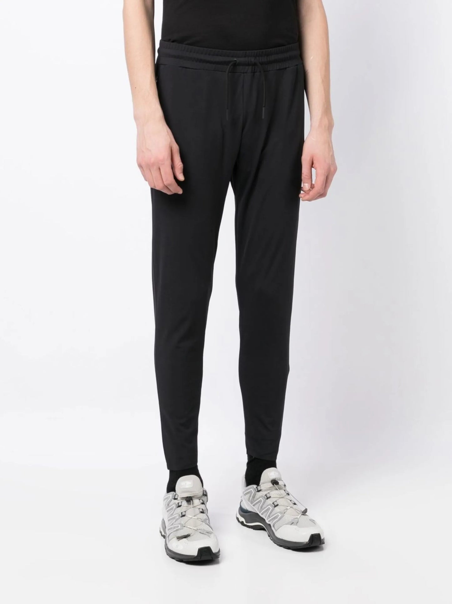 stretch tapered-leg pant
