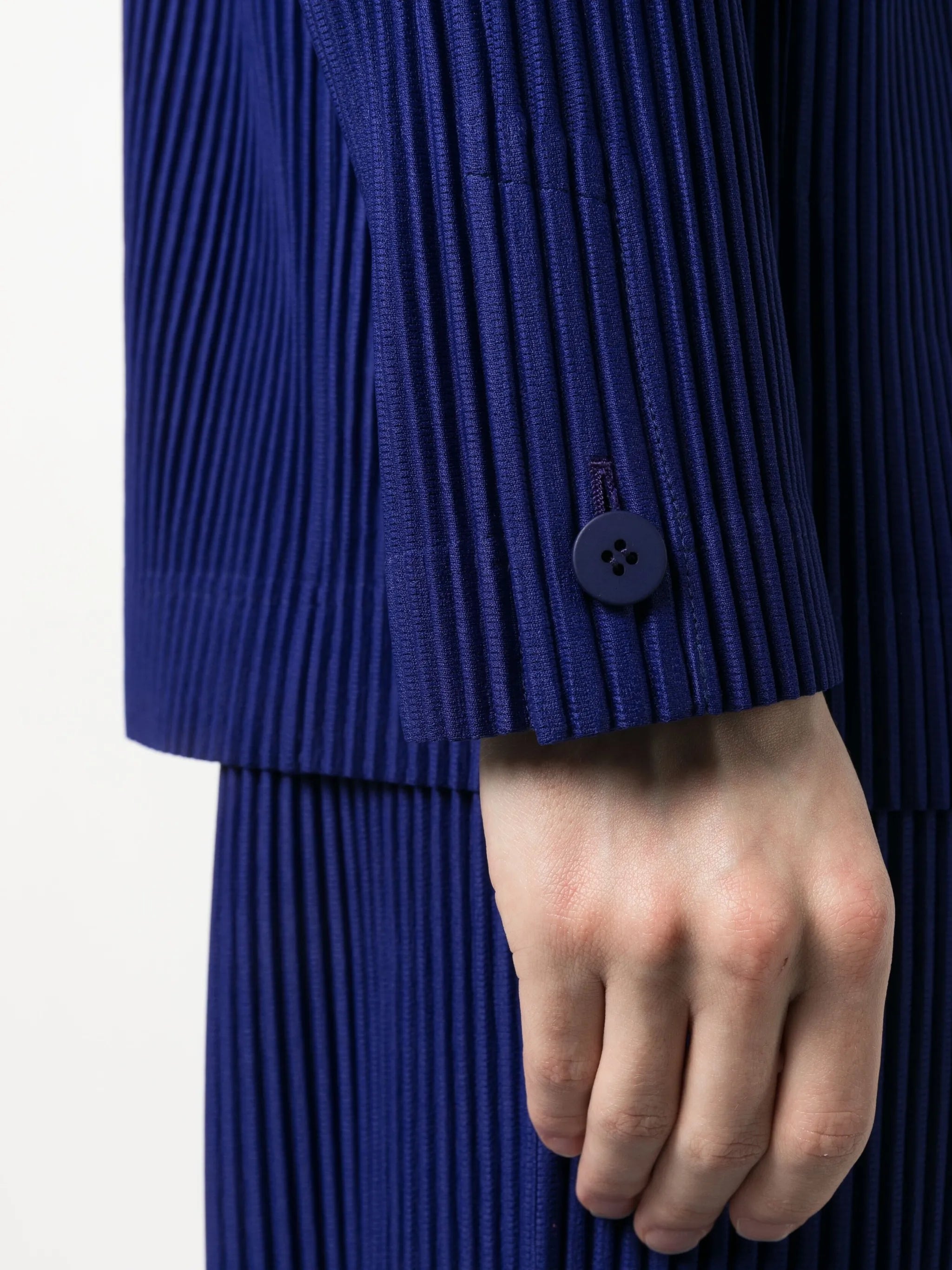 off-centre fastening fully-pleated jacket