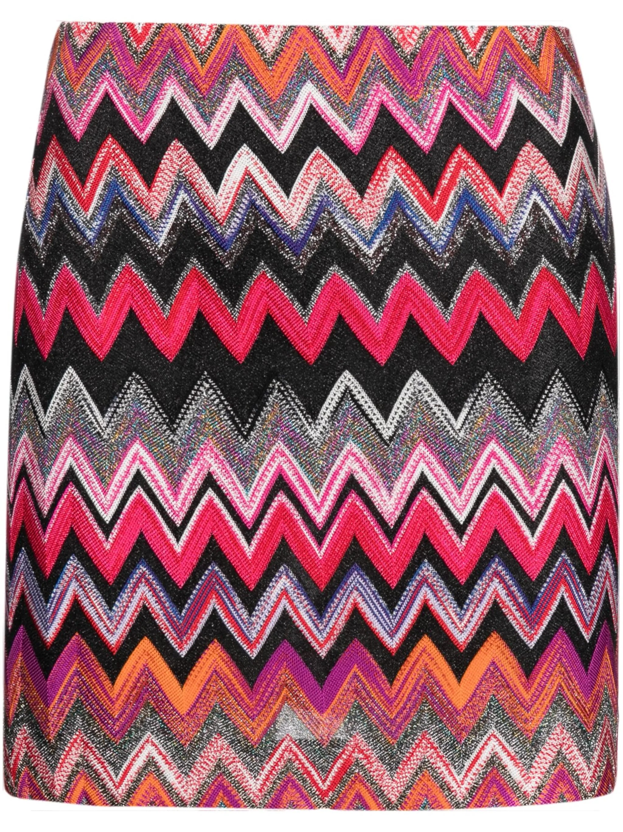 Zigzag knitted mini skirt