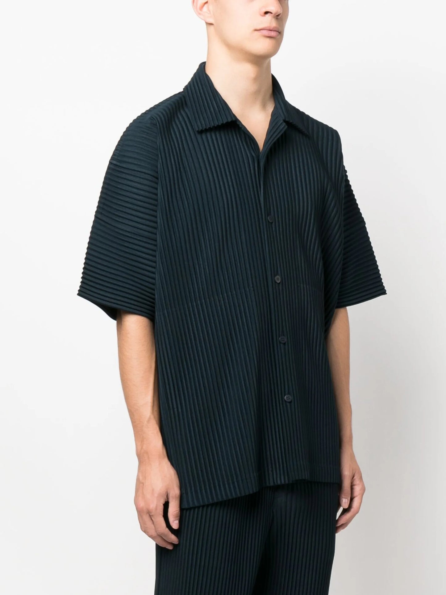 micro-pleated short-sleeved shirt