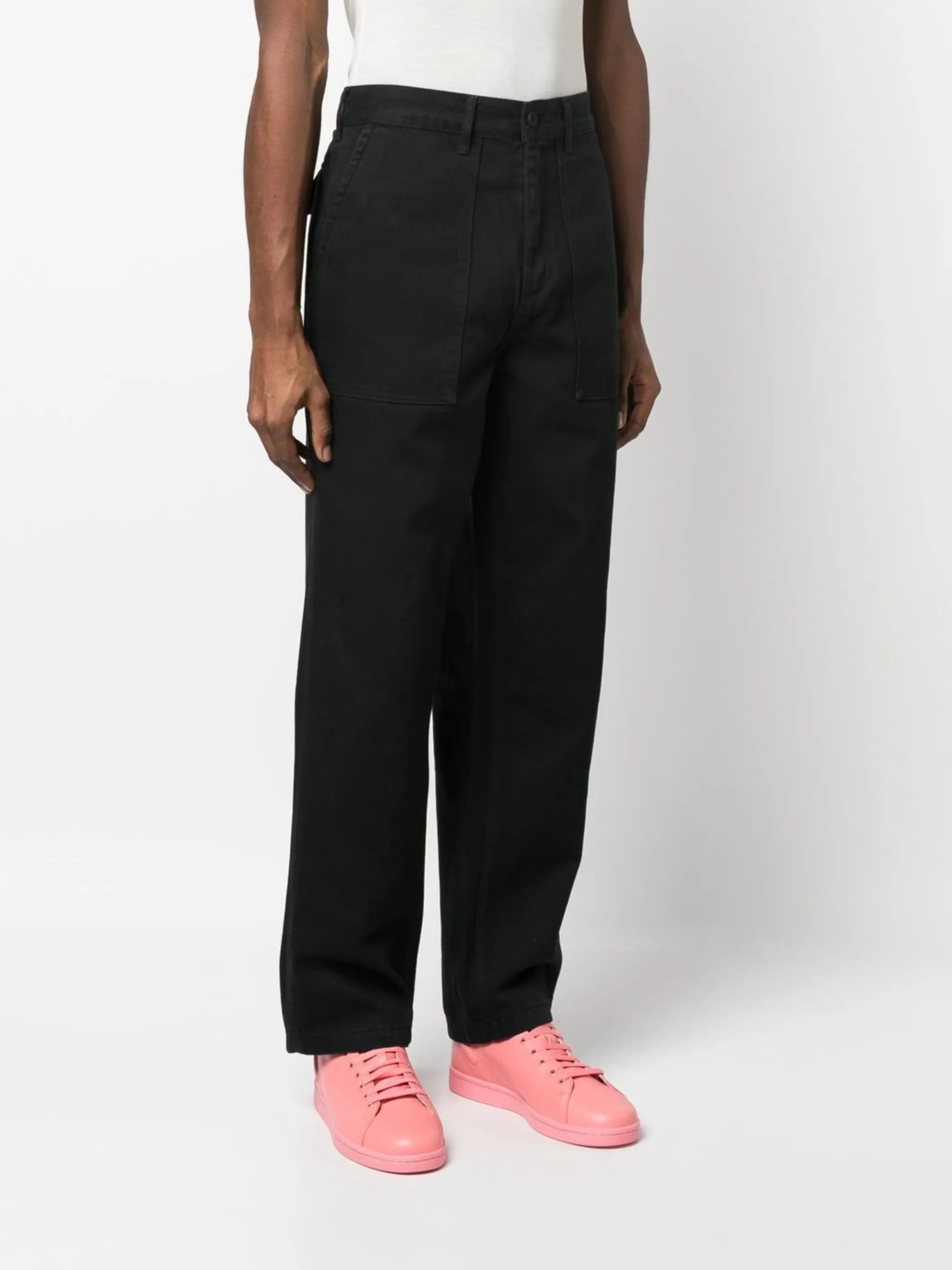 straight-leg rear logo-patch trousers