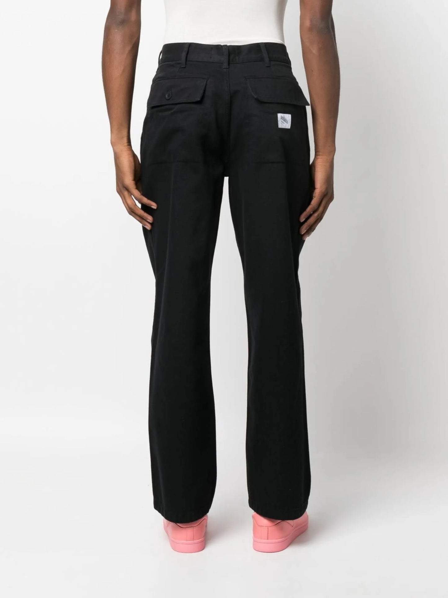 straight-leg rear logo-patch trousers