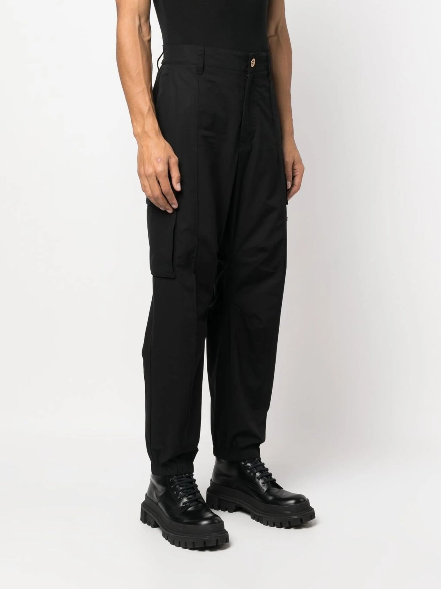 slim-cut cargo trousers