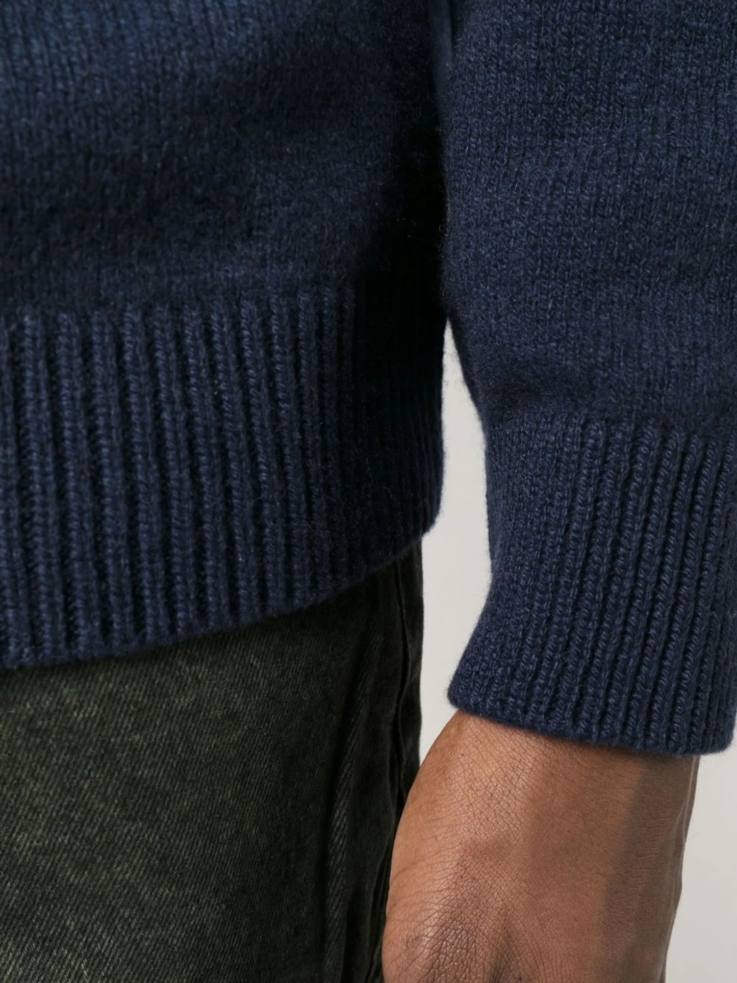 longsleeved cashmere jumper