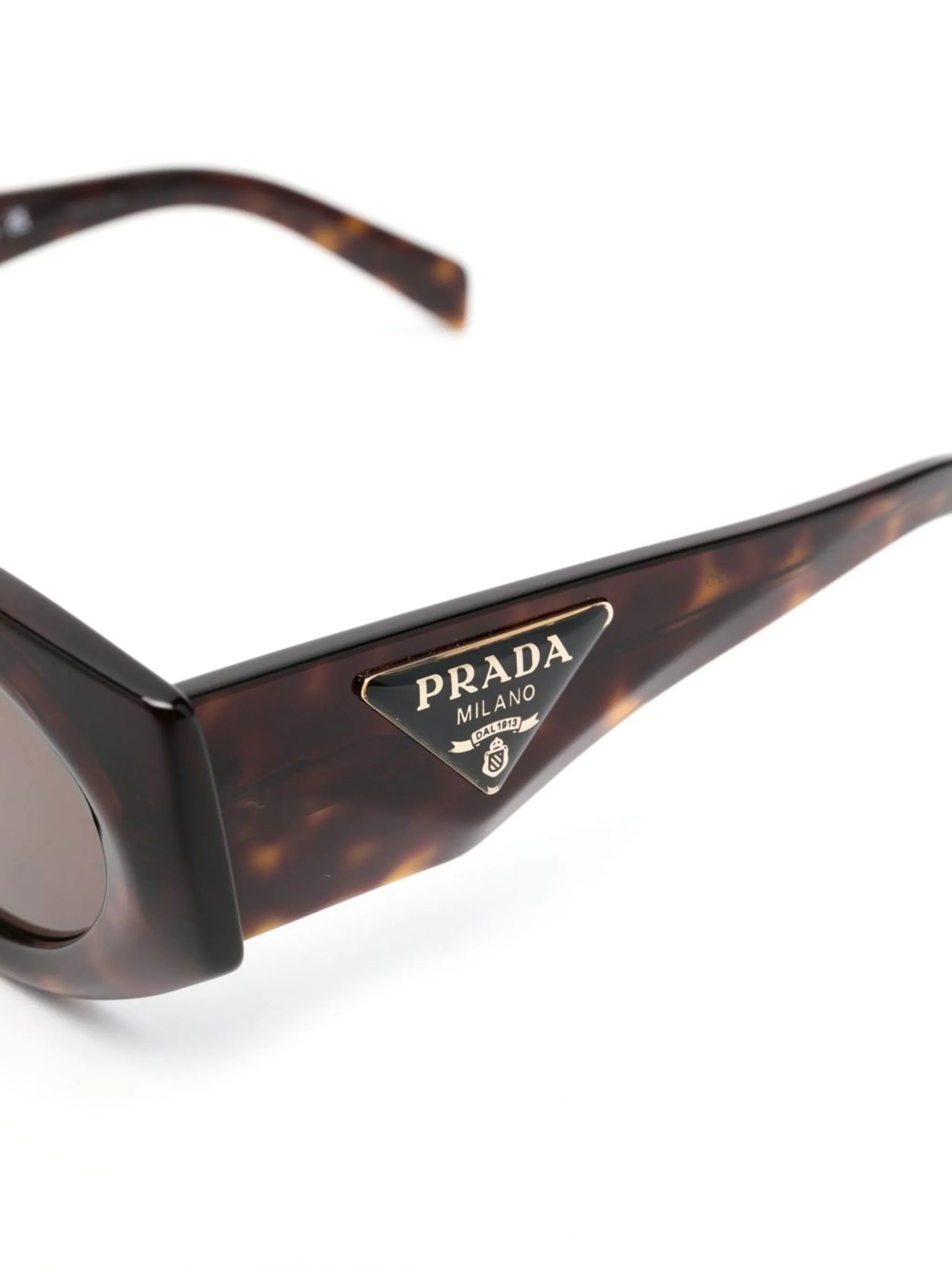 oval-frame sunglasses