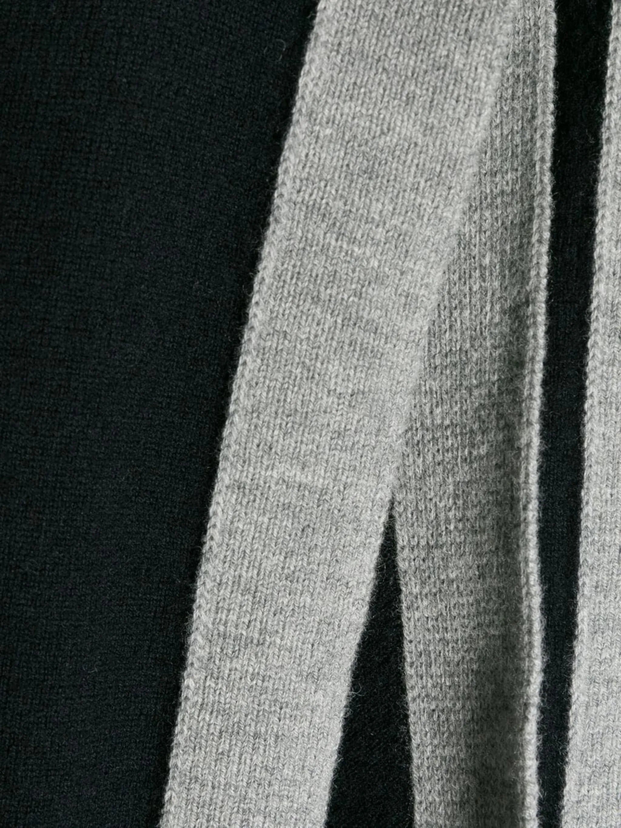 4-Bar stitch pocket scarf
