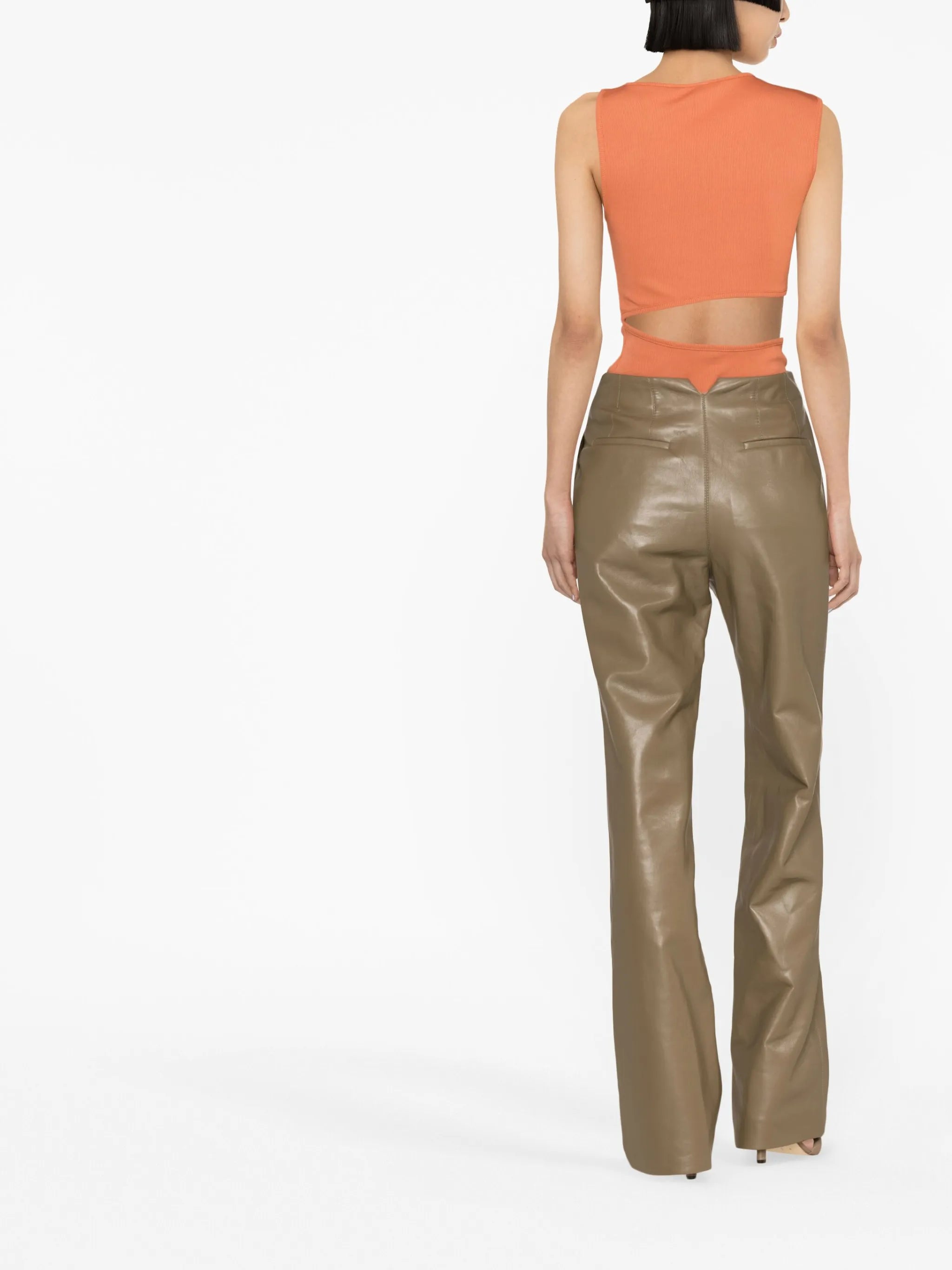 Serpentine cut-out top