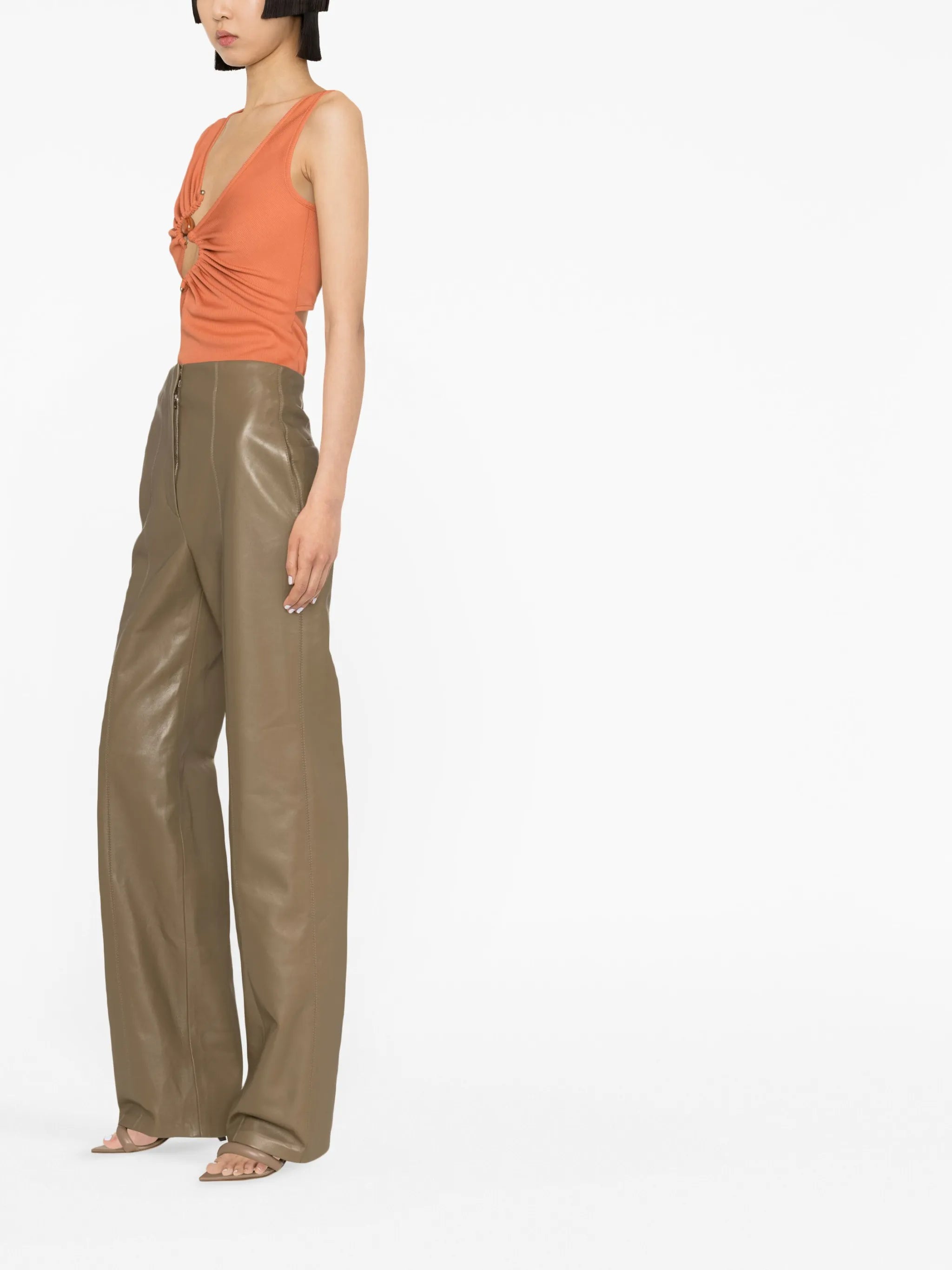Serpentine cut-out top