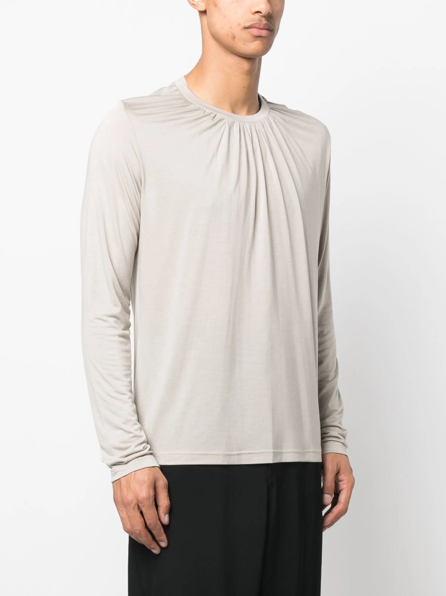 gathering-neck long-sleeve T-shirt