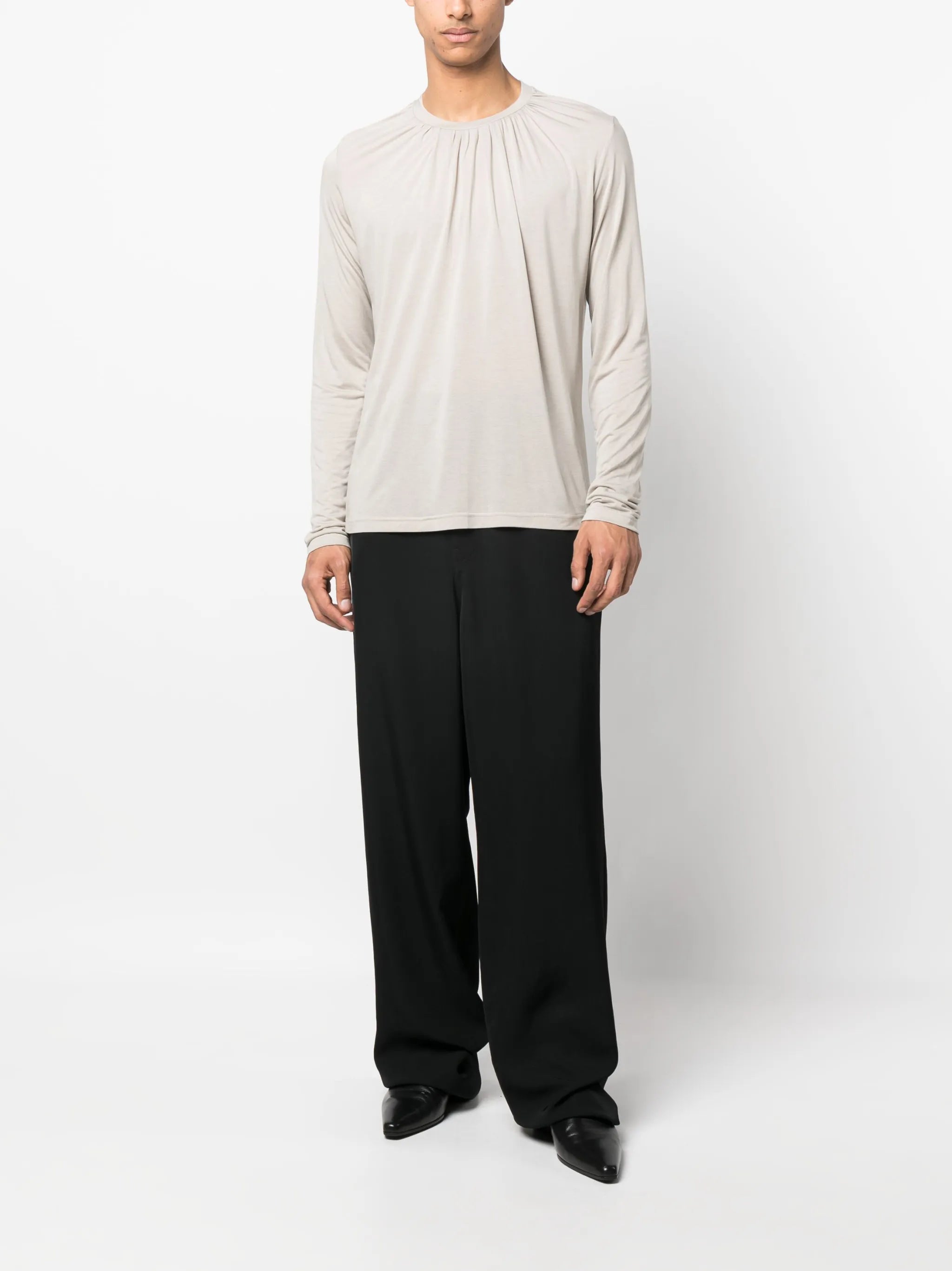 gathering-neck long-sleeve T-shirt