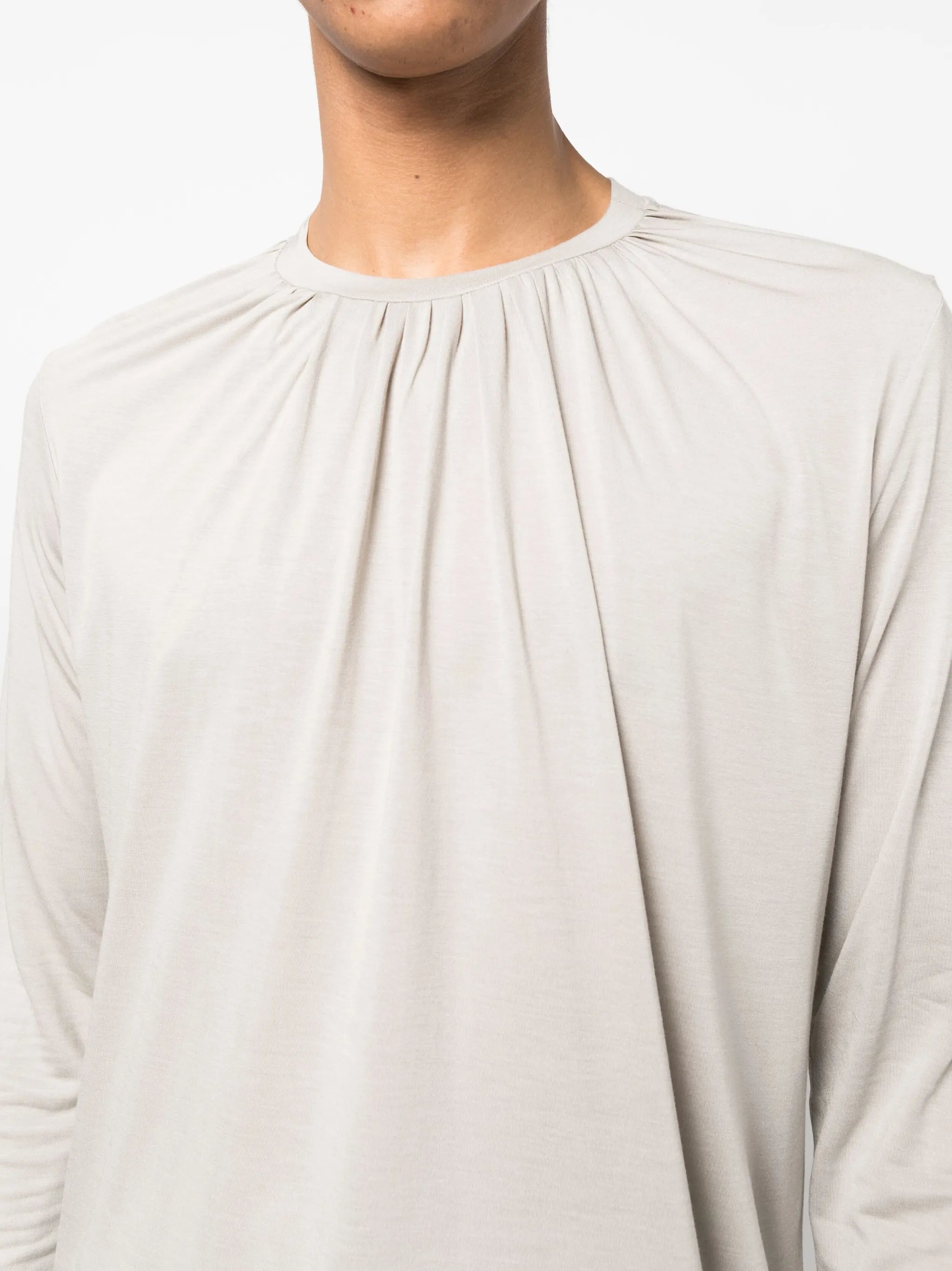gathering-neck long-sleeve T-shirt