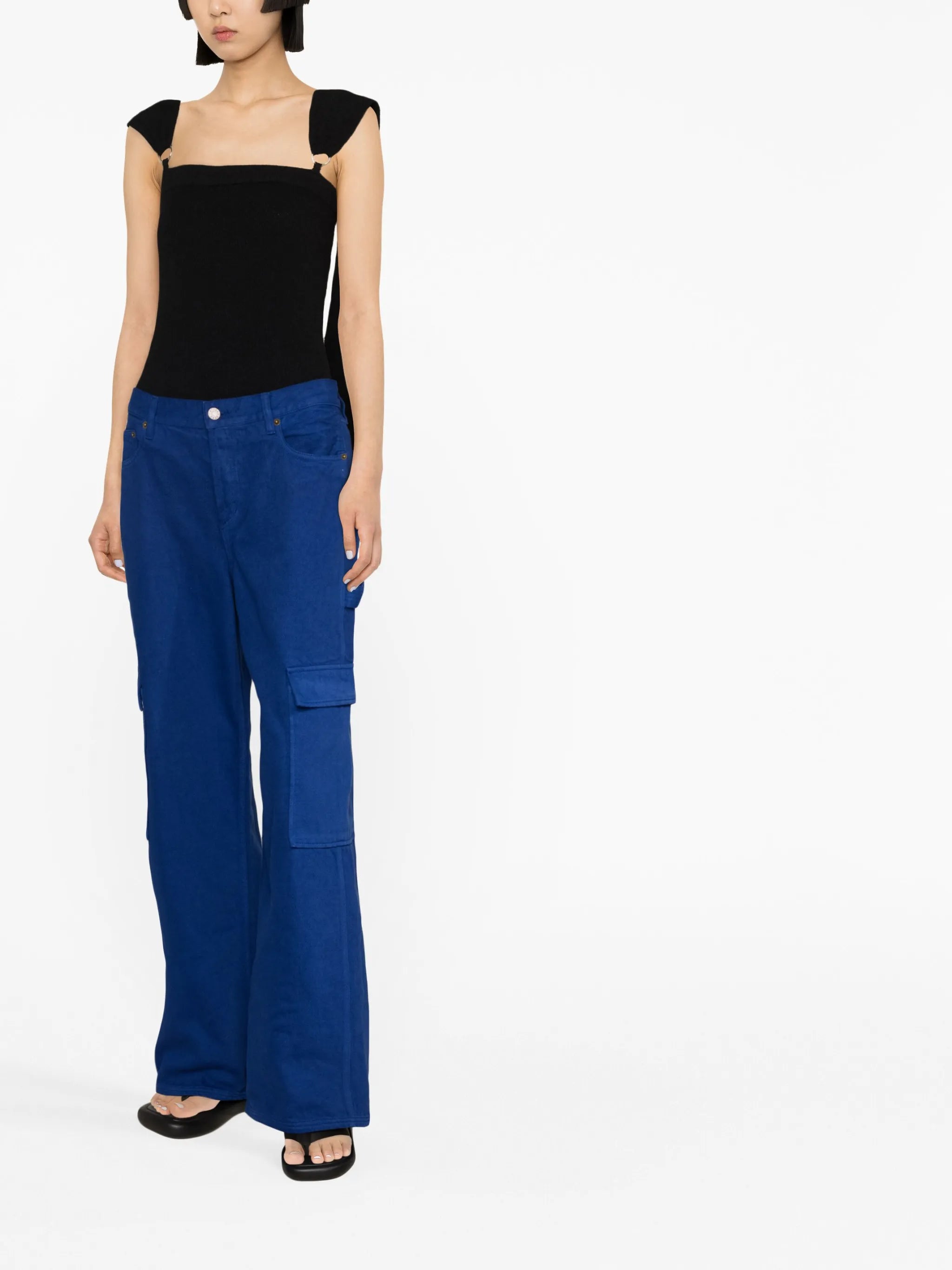 cargo-pockets wide-leg jeans