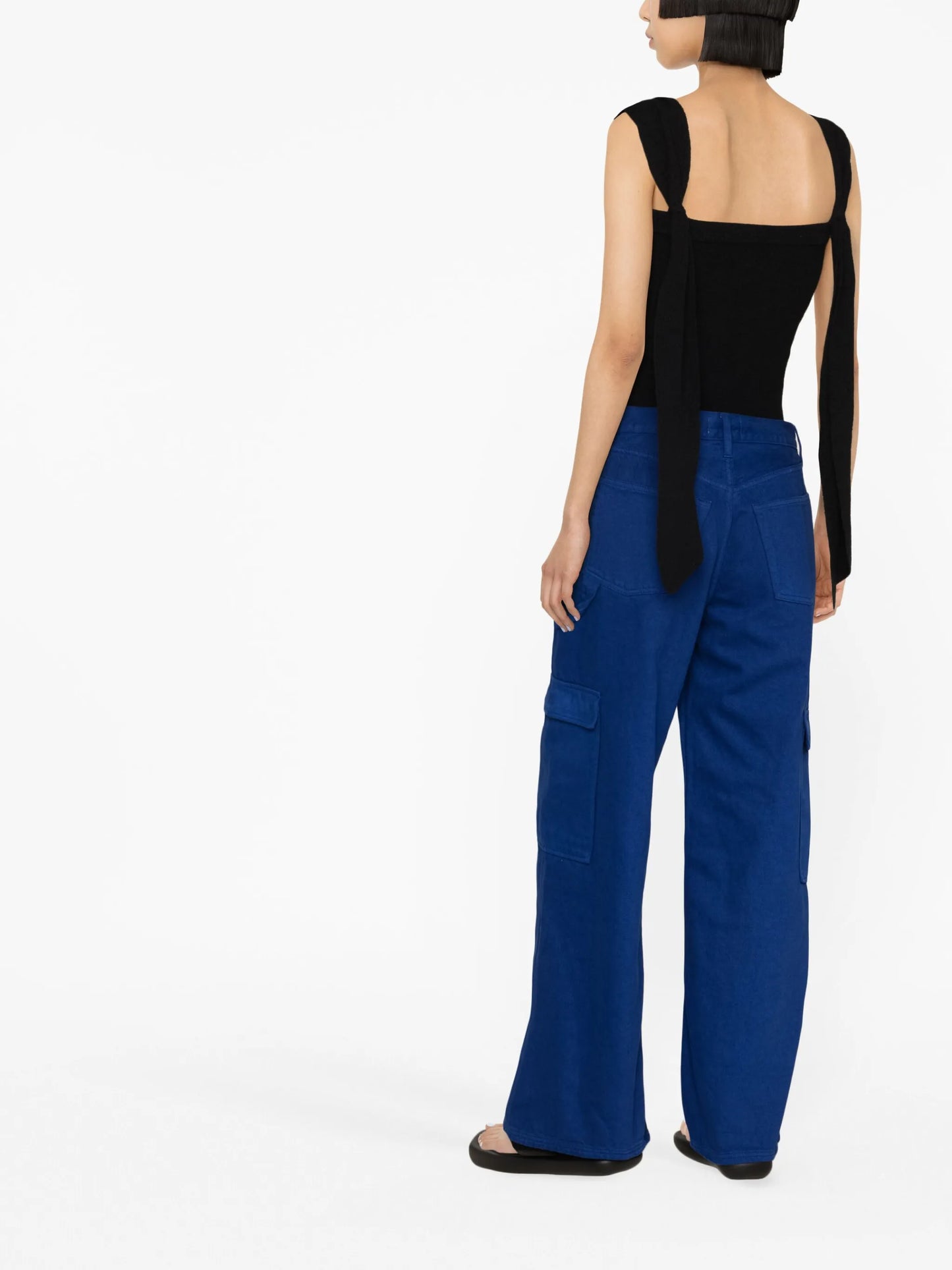 cargo-pockets wide-leg jeans