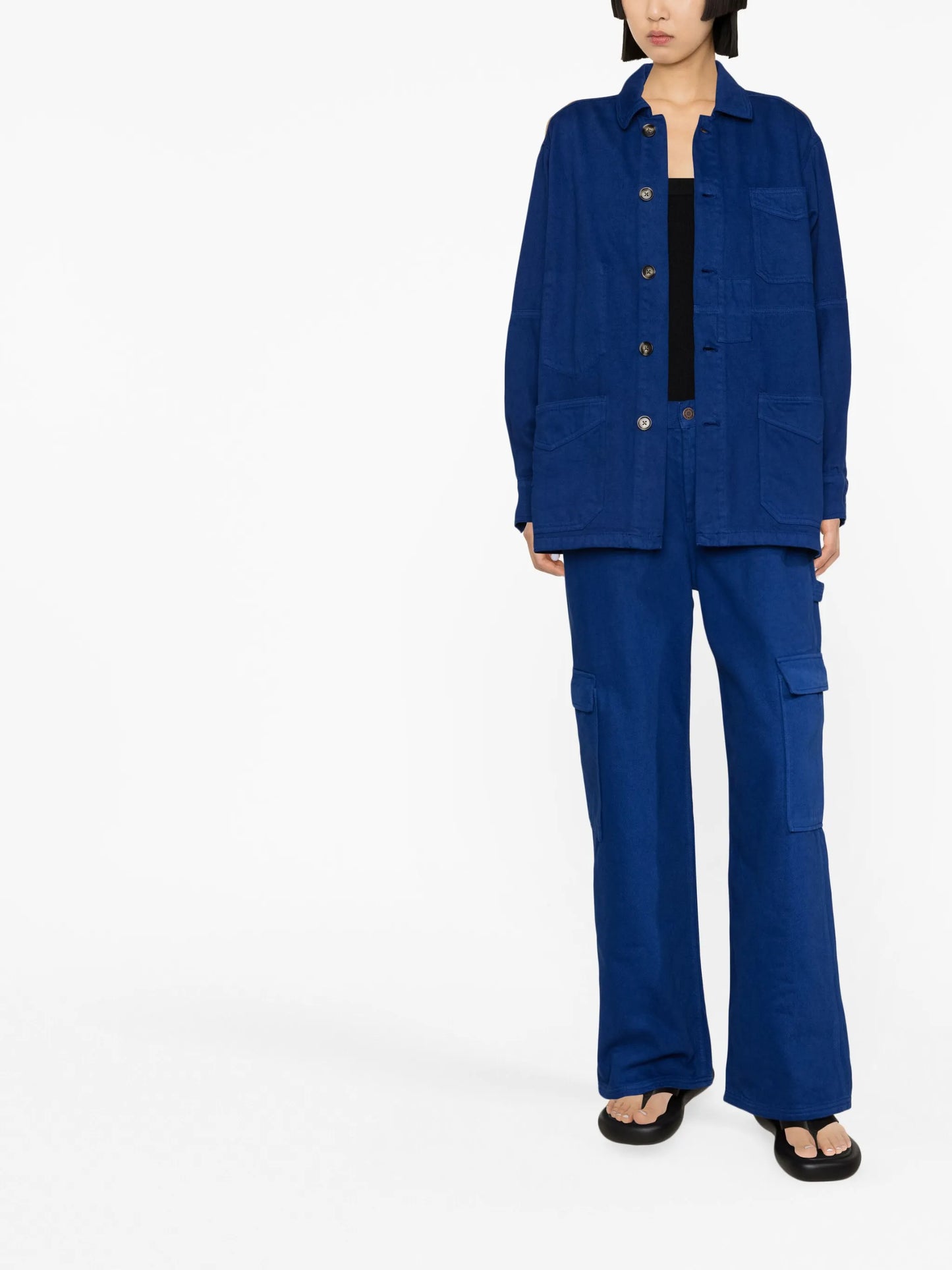 single-breasted button-fastening jacket