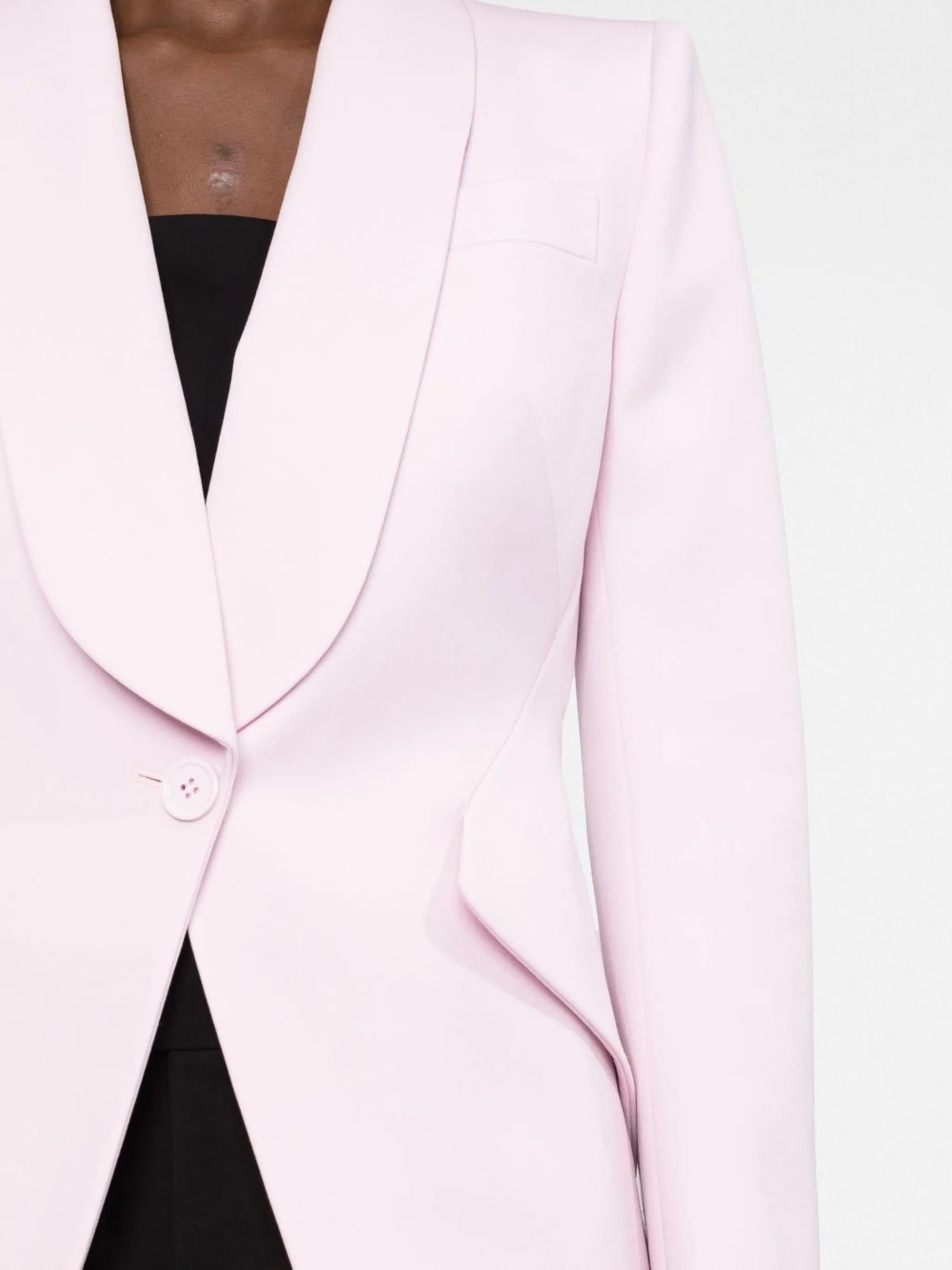 peak-shoulder single-breasted blazer