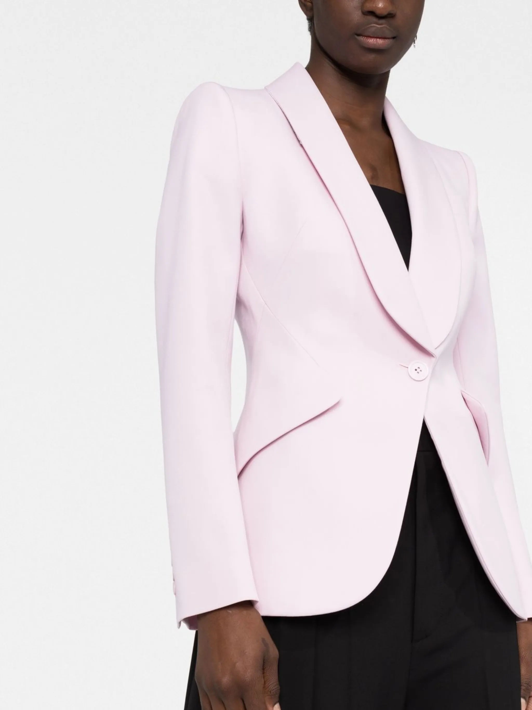 peak-shoulder single-breasted blazer