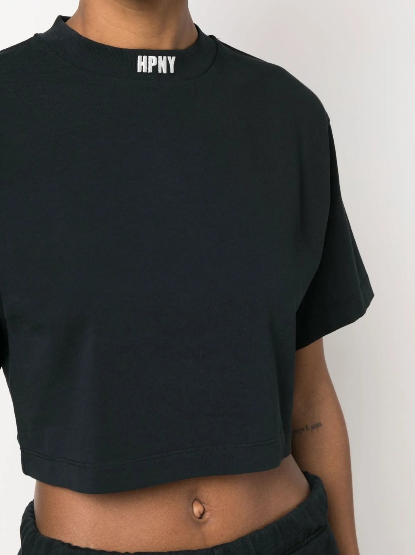 embroidered-logo cropped T-shirt