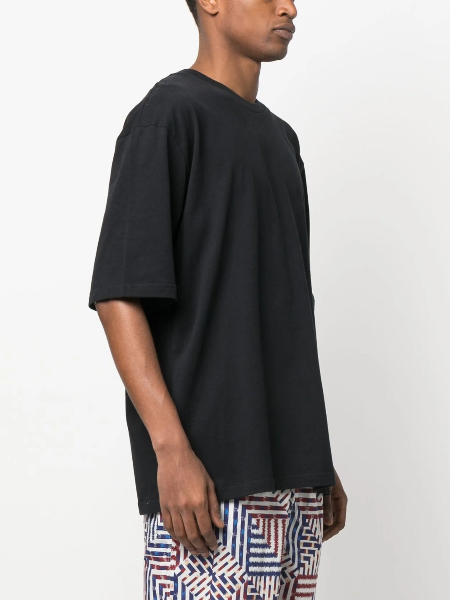 logo-embroidered T-shirt